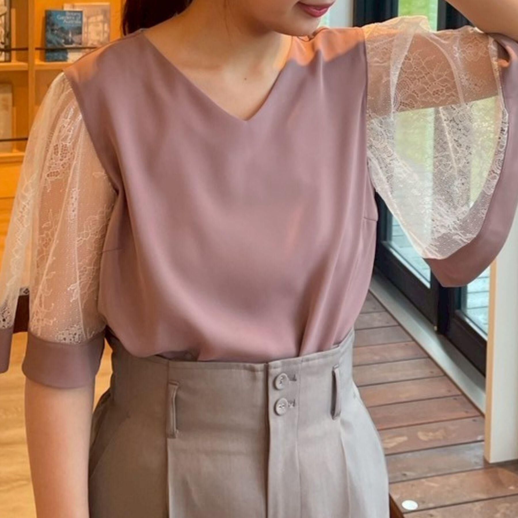 Couture broach「【マシンウォッシャブル・シアー・細見え】Vネック袖レースフレアブラウス」|シャツ・ブラウス|