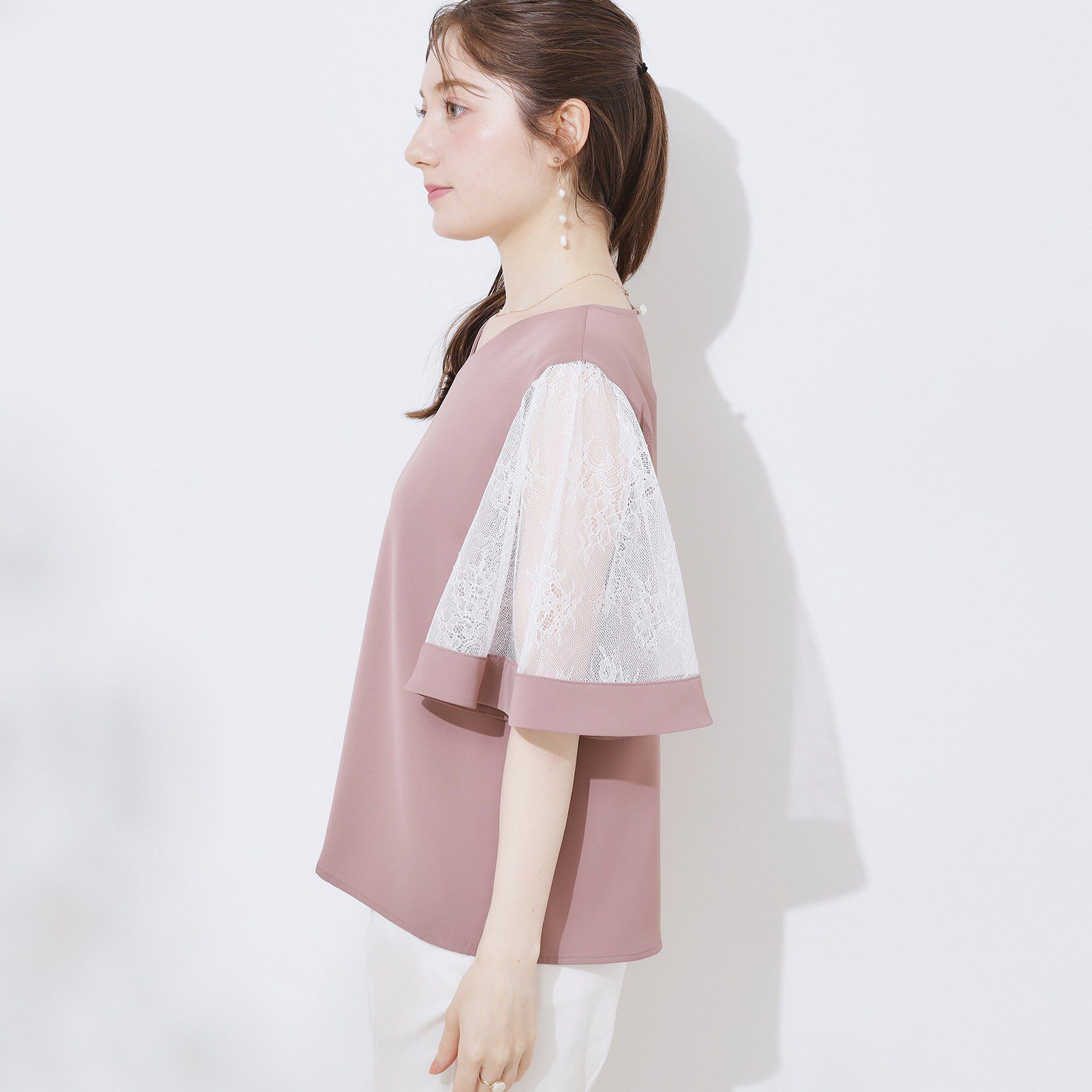 Couture broach「【マシンウォッシャブル・シアー・細見え】Vネック袖レースフレアブラウス」|シャツ・ブラウス|