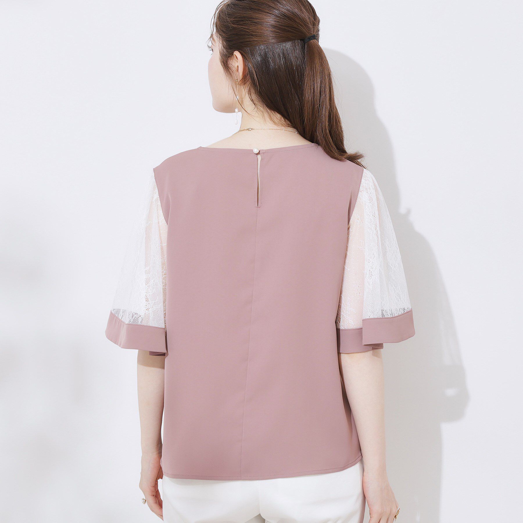 Couture broach「【マシンウォッシャブル・シアー・細見え】Vネック袖レースフレアブラウス」|シャツ・ブラウス|