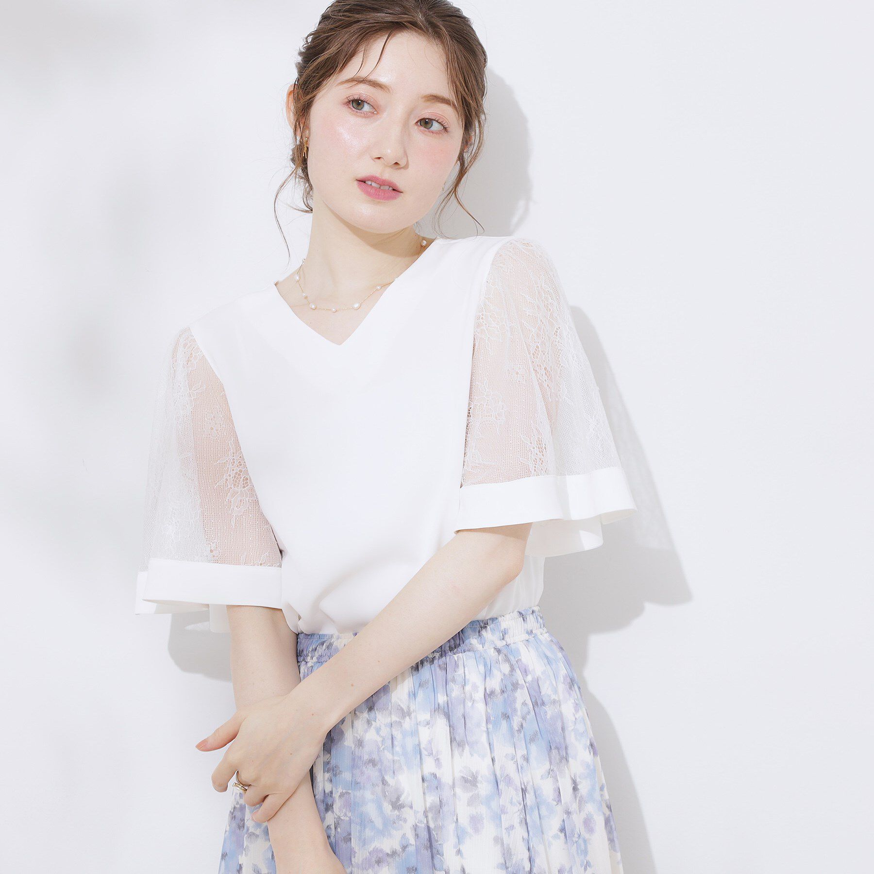 Couture broach「【マシンウォッシャブル・シアー・細見え】Vネック袖レースフレアブラウス」|シャツ・ブラウス|