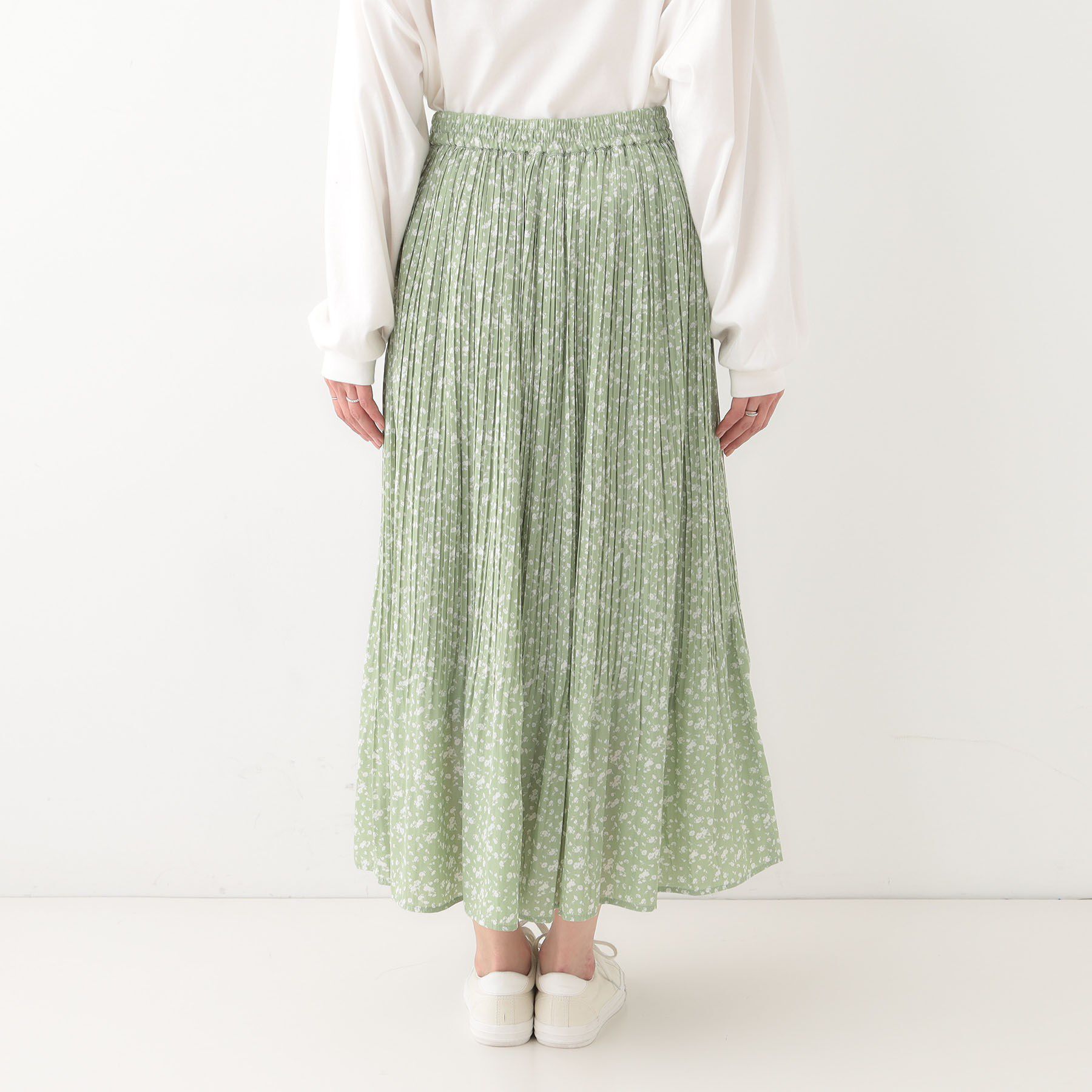 SHOO･LA･RUE「【高レビュー】広がり過ぎずすっきりと サテンプリーツスカート」|スカート|