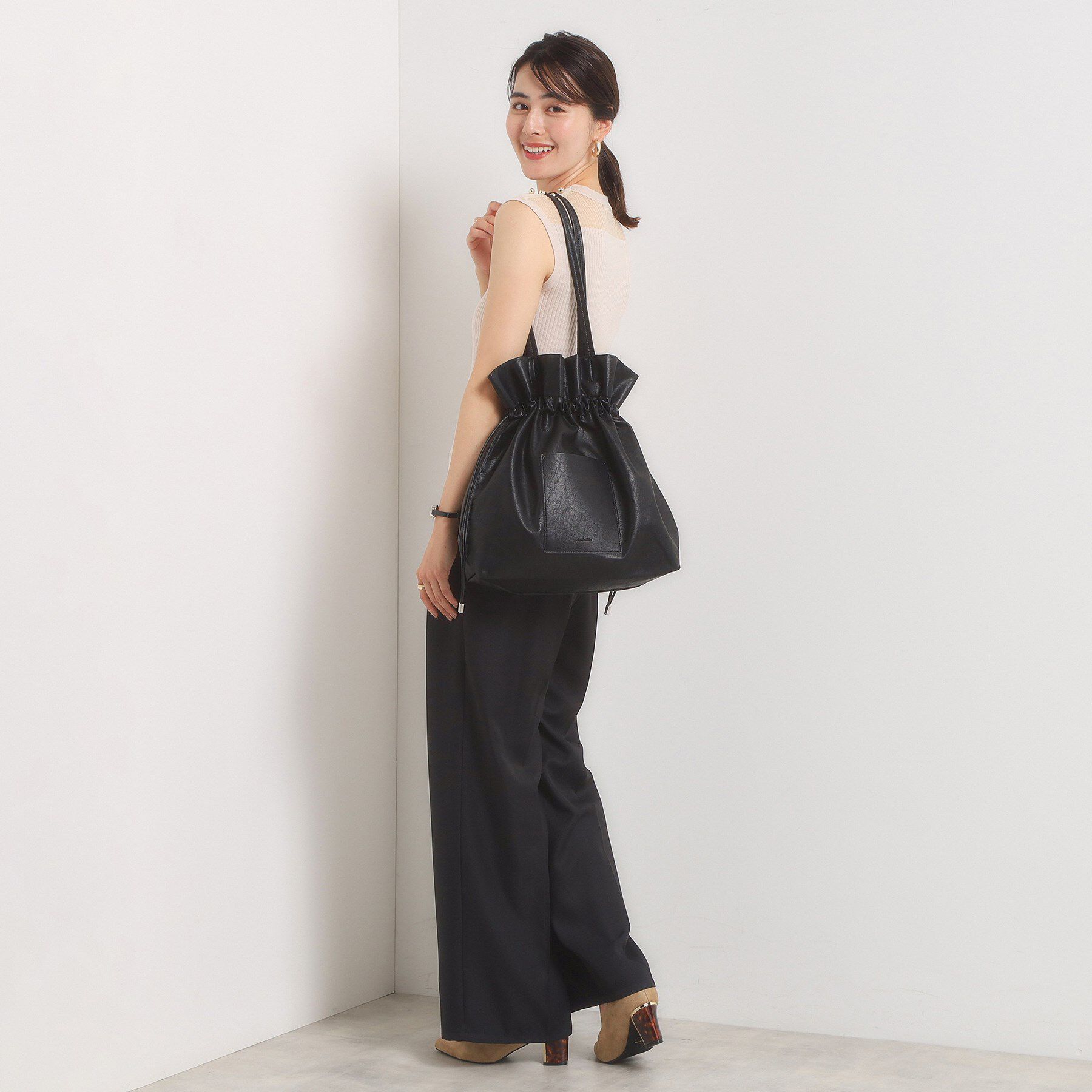 ITS&rsquo;DEMO「【軽量／A4対応】合皮巾着トート」|トートバッグ|