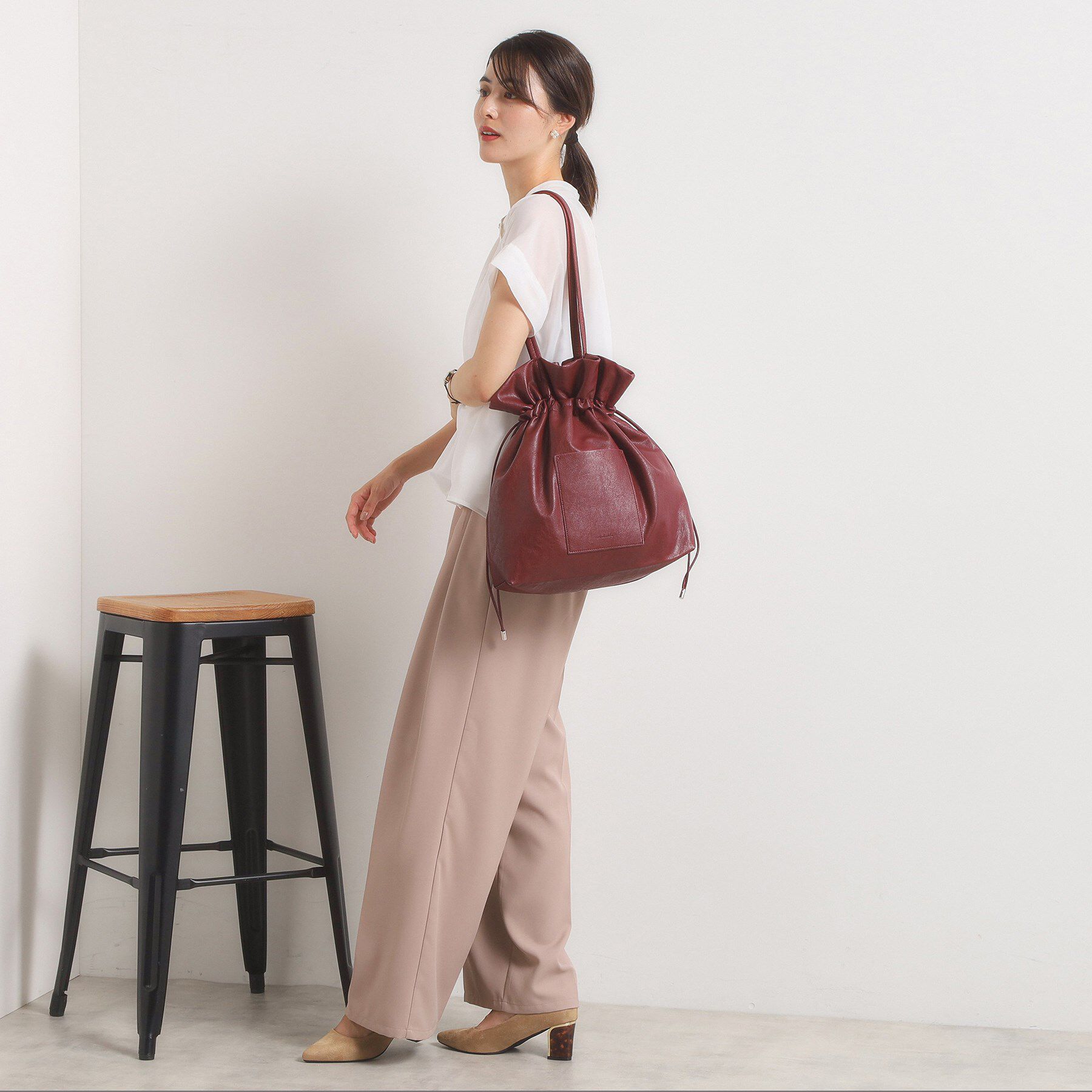 ITS&rsquo;DEMO「【軽量／A4対応】合皮巾着トート」|トートバッグ|