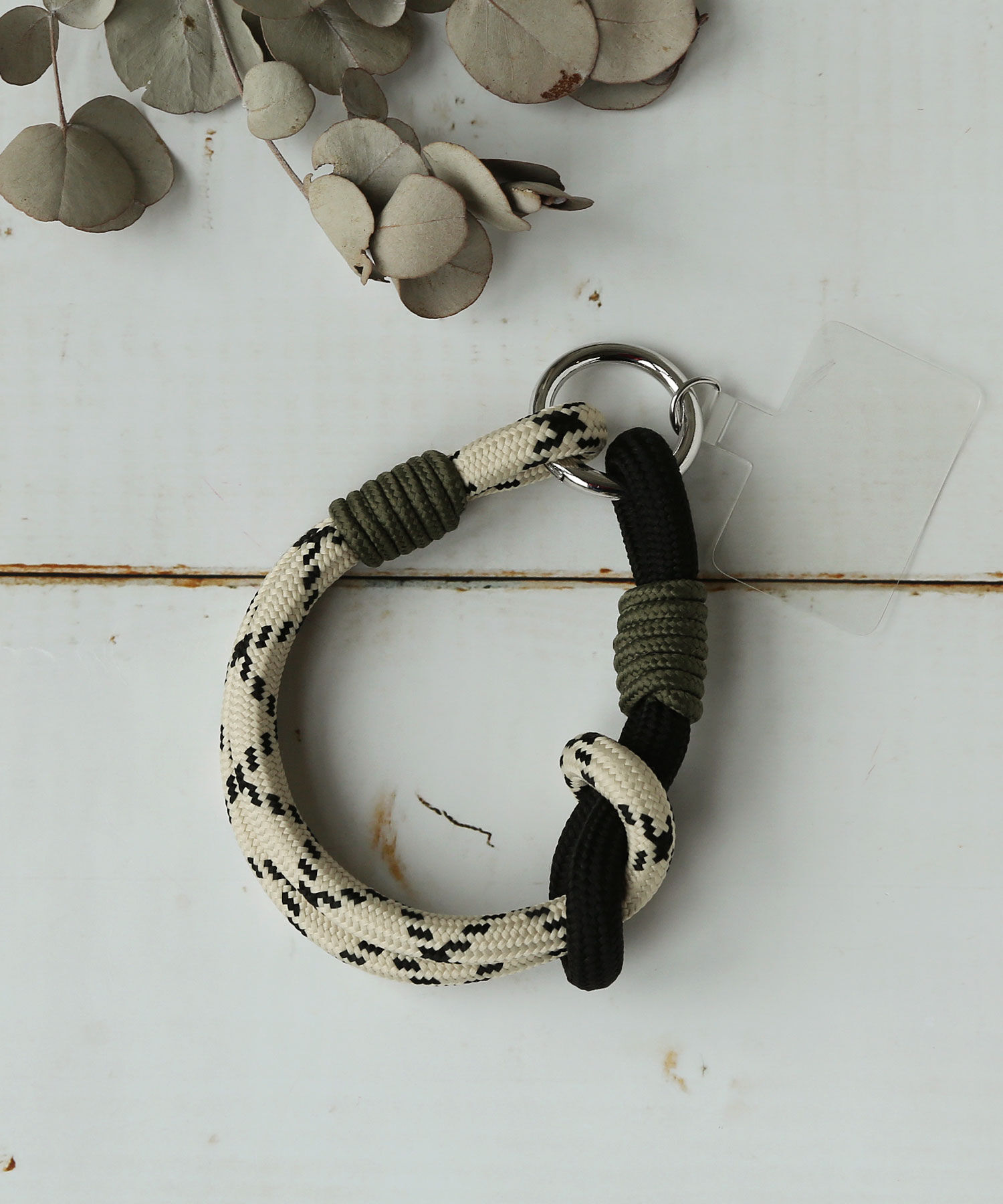 colleca la「カラーロープ/パラコード ショートスマホハンドストラップ・キーホルダー」|チャーム・キーホルダー|アイボリー&times;カーキ