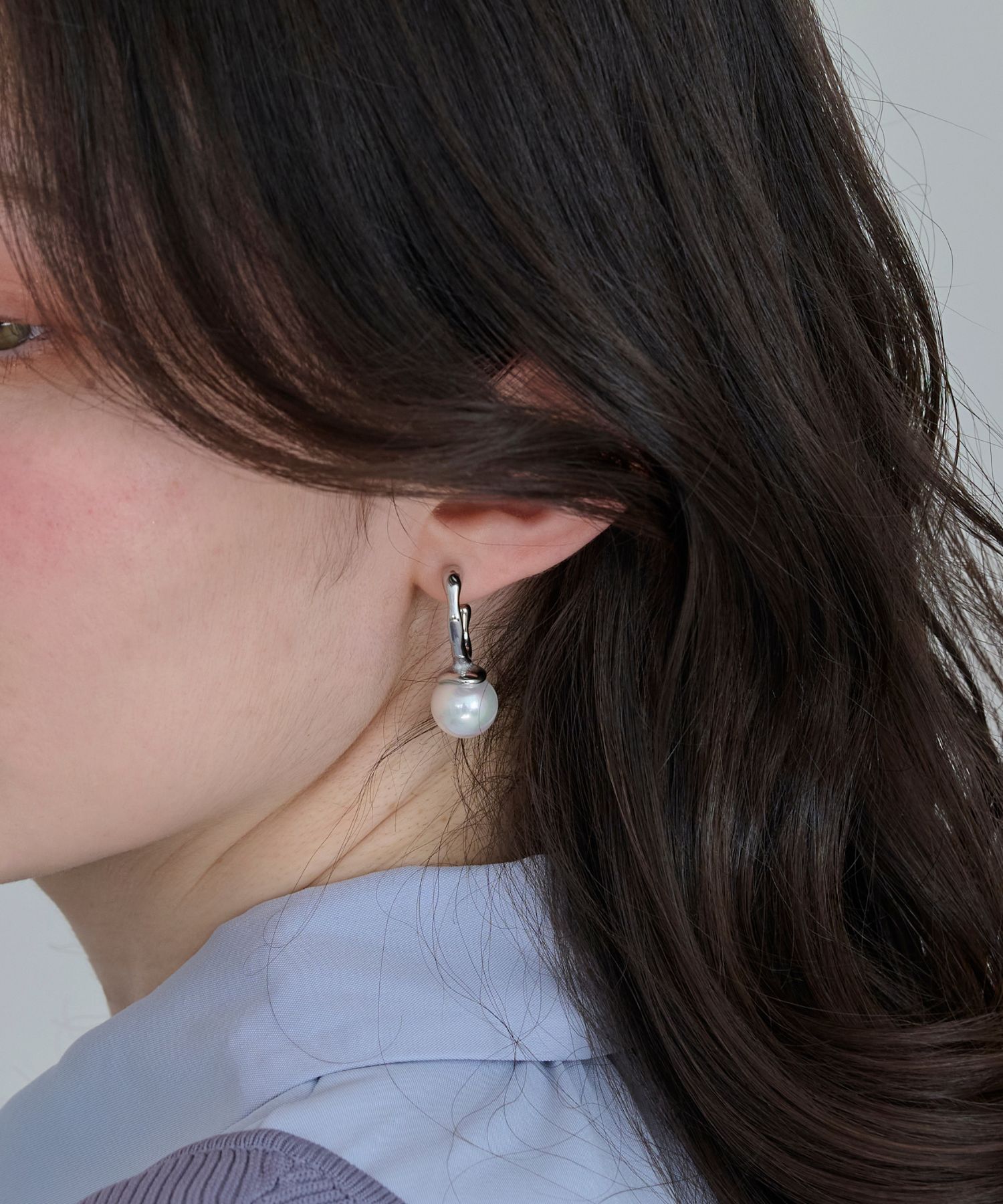 Phoebe「【金属アレルギー対応】リップルパールフープピアス　シルバー/ステンレス/大ぶり/存在感◎/主役級」|ピアス|