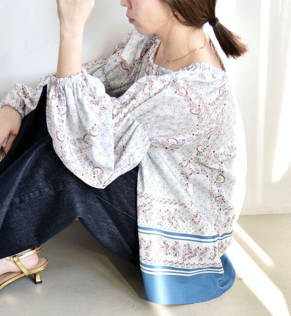 quaranciel「《予約》quaranciel:〈洗濯機可能〉フラワー スカーフ プリント ギャザー パフ ブラウス」|シャツ・ブラウス|
