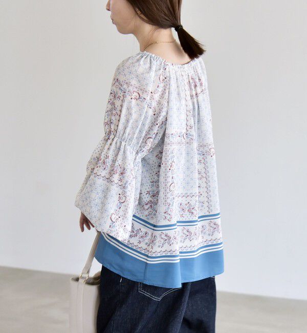 quaranciel「《予約》quaranciel:〈洗濯機可能〉フラワー スカーフ プリント ギャザー パフ ブラウス」|シャツ・ブラウス|