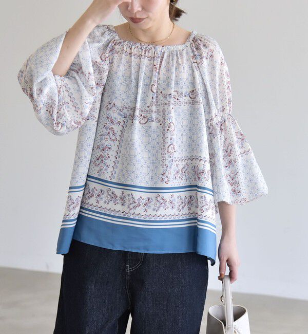 quaranciel「《予約》quaranciel:〈洗濯機可能〉フラワー スカーフ プリント ギャザー パフ ブラウス」|シャツ・ブラウス|