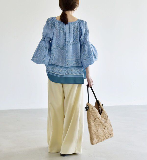 quaranciel「《予約》quaranciel:〈洗濯機可能〉フラワー スカーフ プリント ギャザー パフ ブラウス」|シャツ・ブラウス|