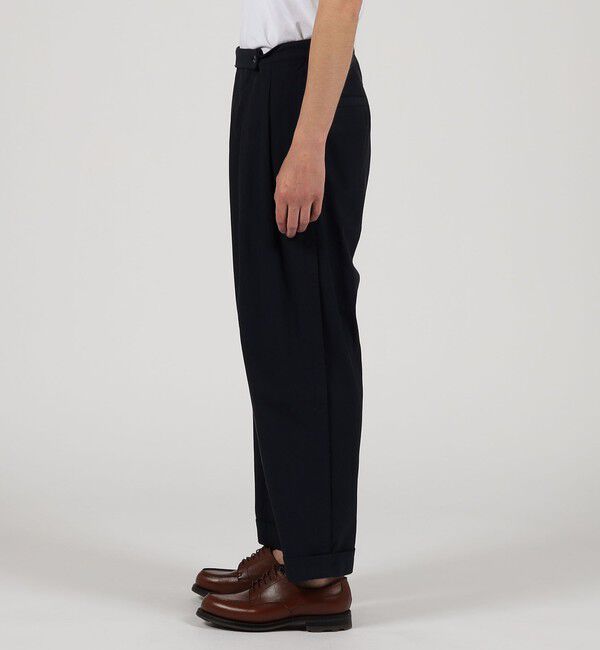 TOMORROWLAND MENS「コットン グラスツイル 2プリーツ ベルトレスパンツ」|チノ|