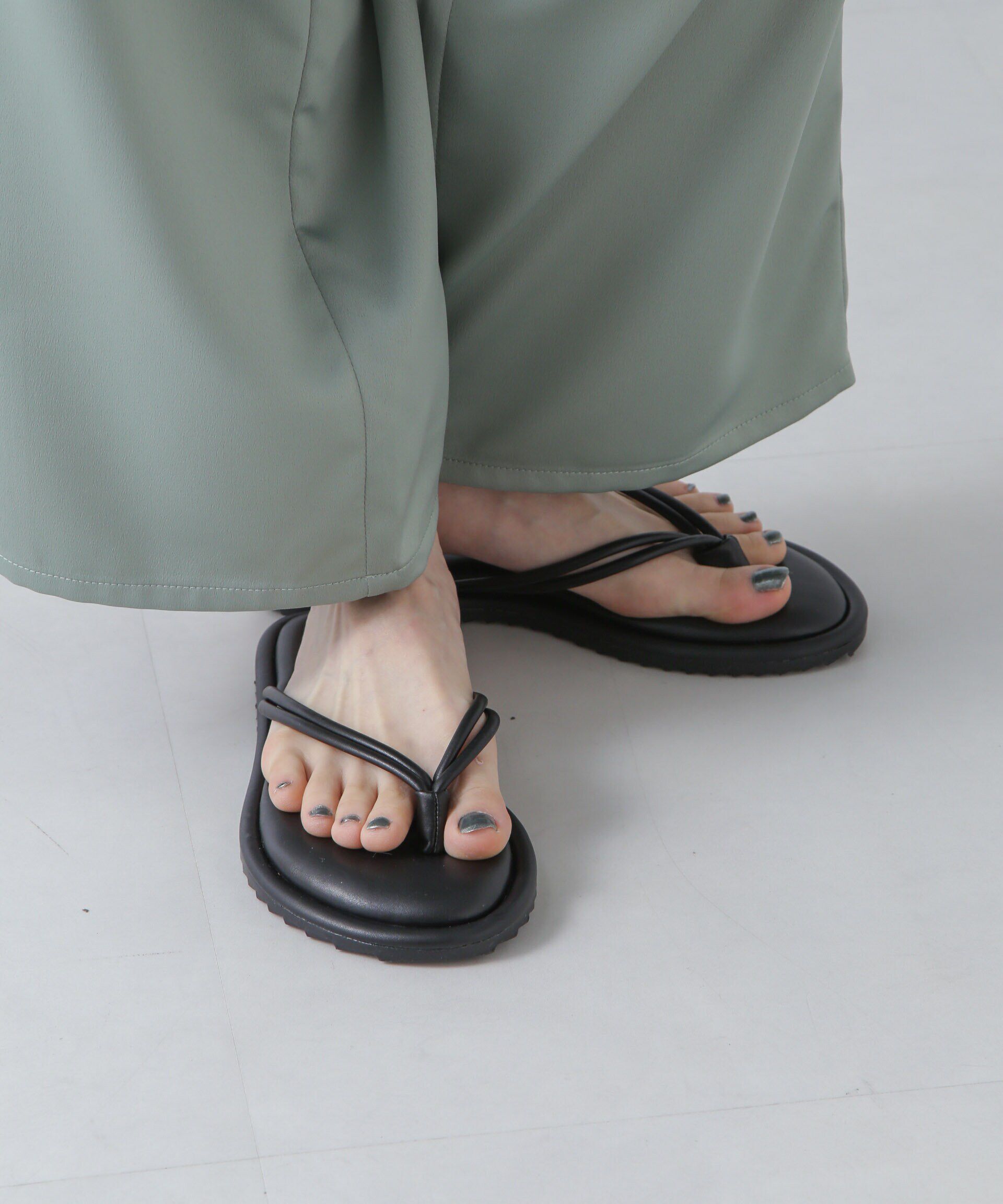 nano･universe「ソフトフラットトングサンダル」|サンダル|ブラック