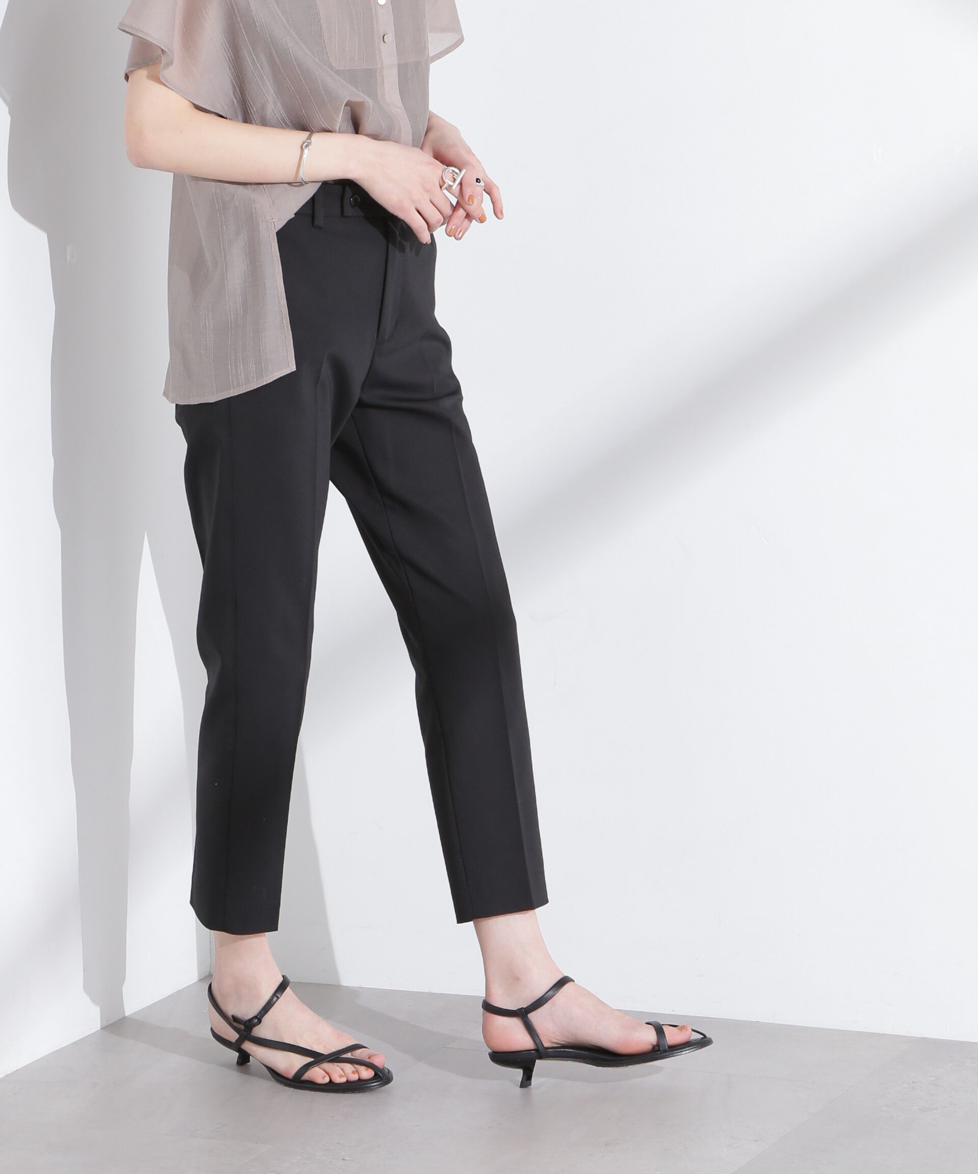 nano･universe「センタープレススリムパンツ」|チノ|ブラック