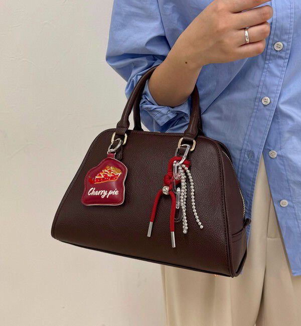 fredy emue「ダイカット刺しゅうチャーム」|チャーム・キーホルダー|レッド系その他