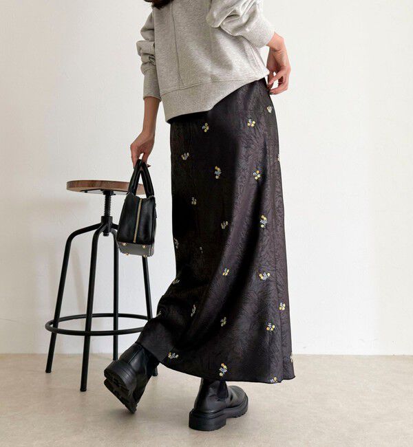 fredy emue「サテンフラワー刺繍スカート」|スカート|
