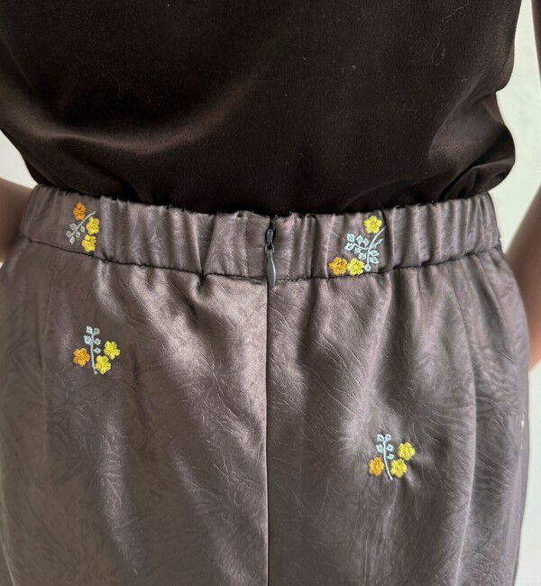 fredy emue「サテンフラワー刺繍スカート」|スカート|