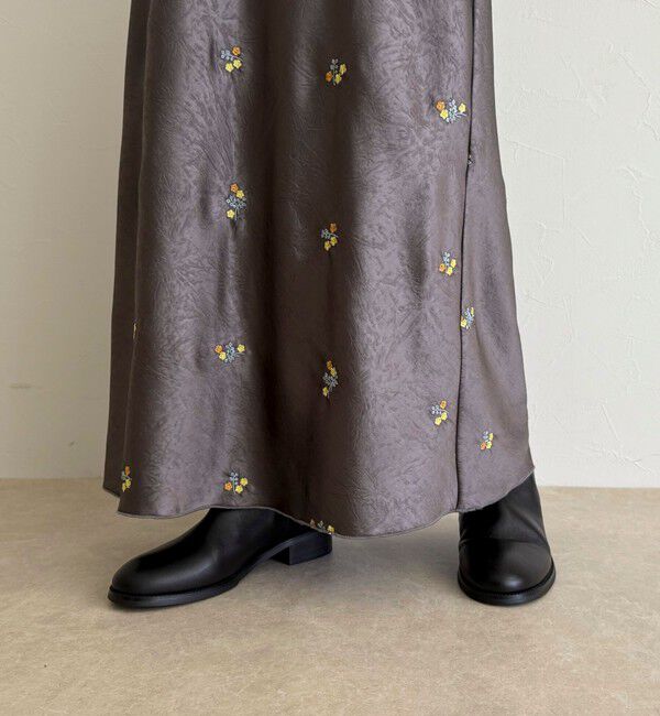 fredy emue「サテンフラワー刺繍スカート」|スカート|