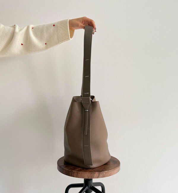 fredy emue「タテ型2wayレザーホーボーバッグ」|ショルダー・メッセンジャー|