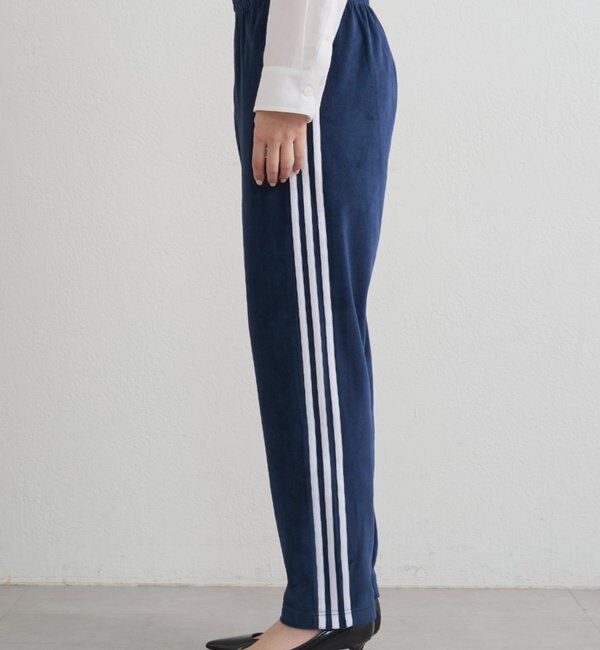  「adidas ベロアトラックパンツ」|チノ|