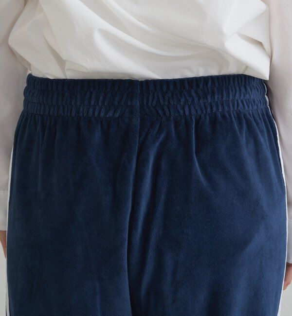  「adidas ベロアトラックパンツ」|チノ|