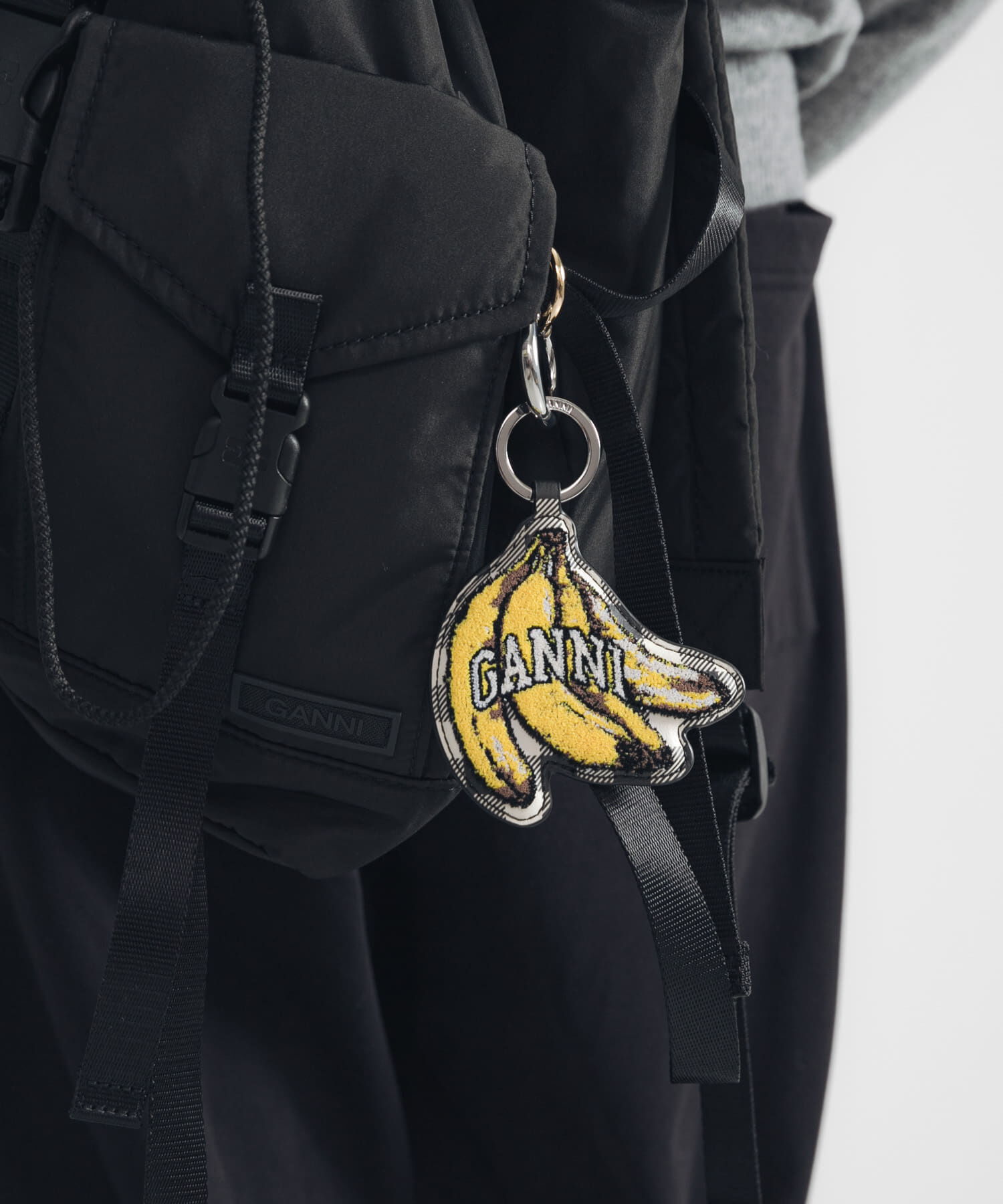 URBAN RESEARCH「GANNI　Banana Keyring Velvet」|チャーム・キーホルダー|