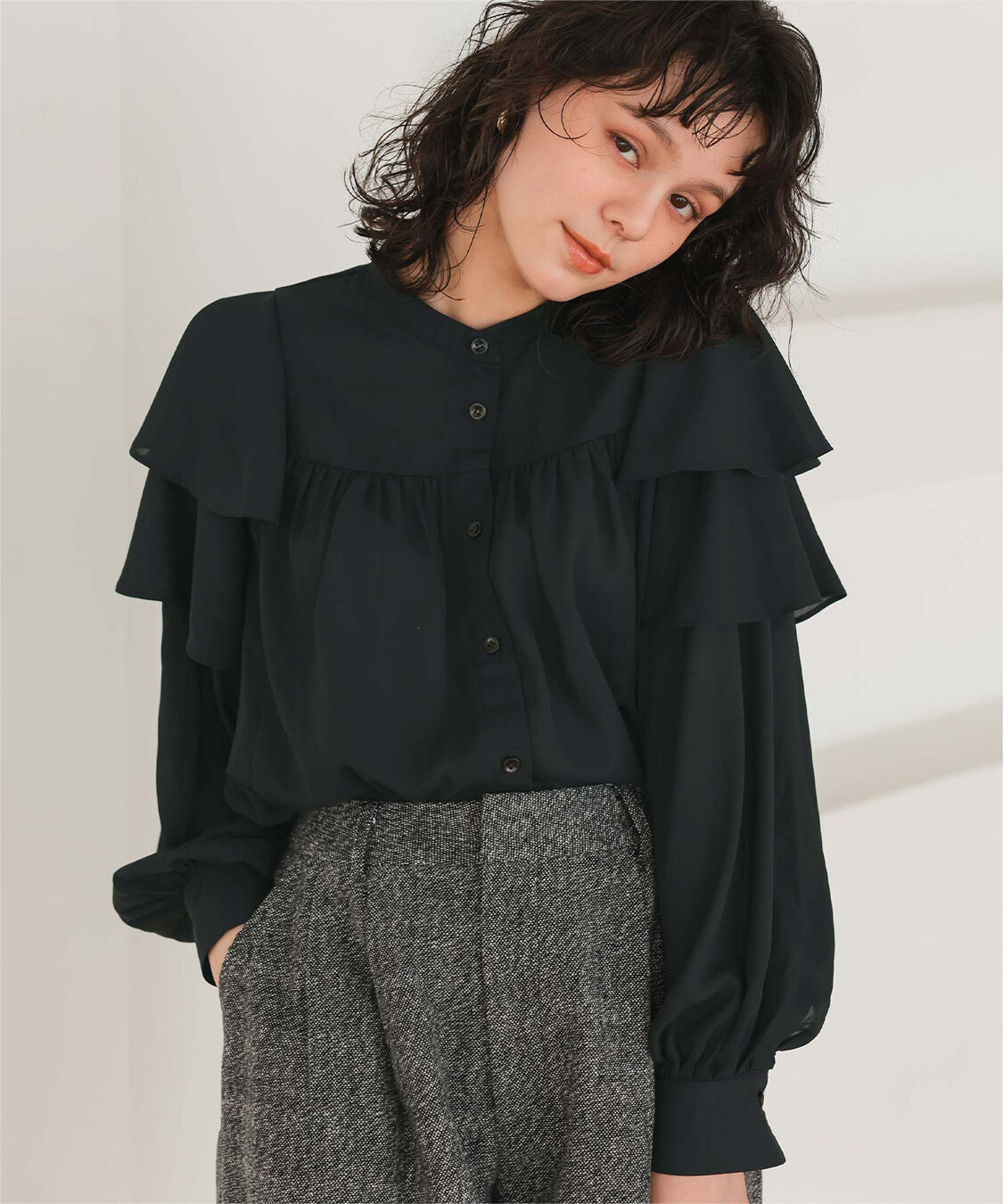 titivate「スリーブフレアデザインギャザーブラウス」|シャツ・ブラウス|ブラック