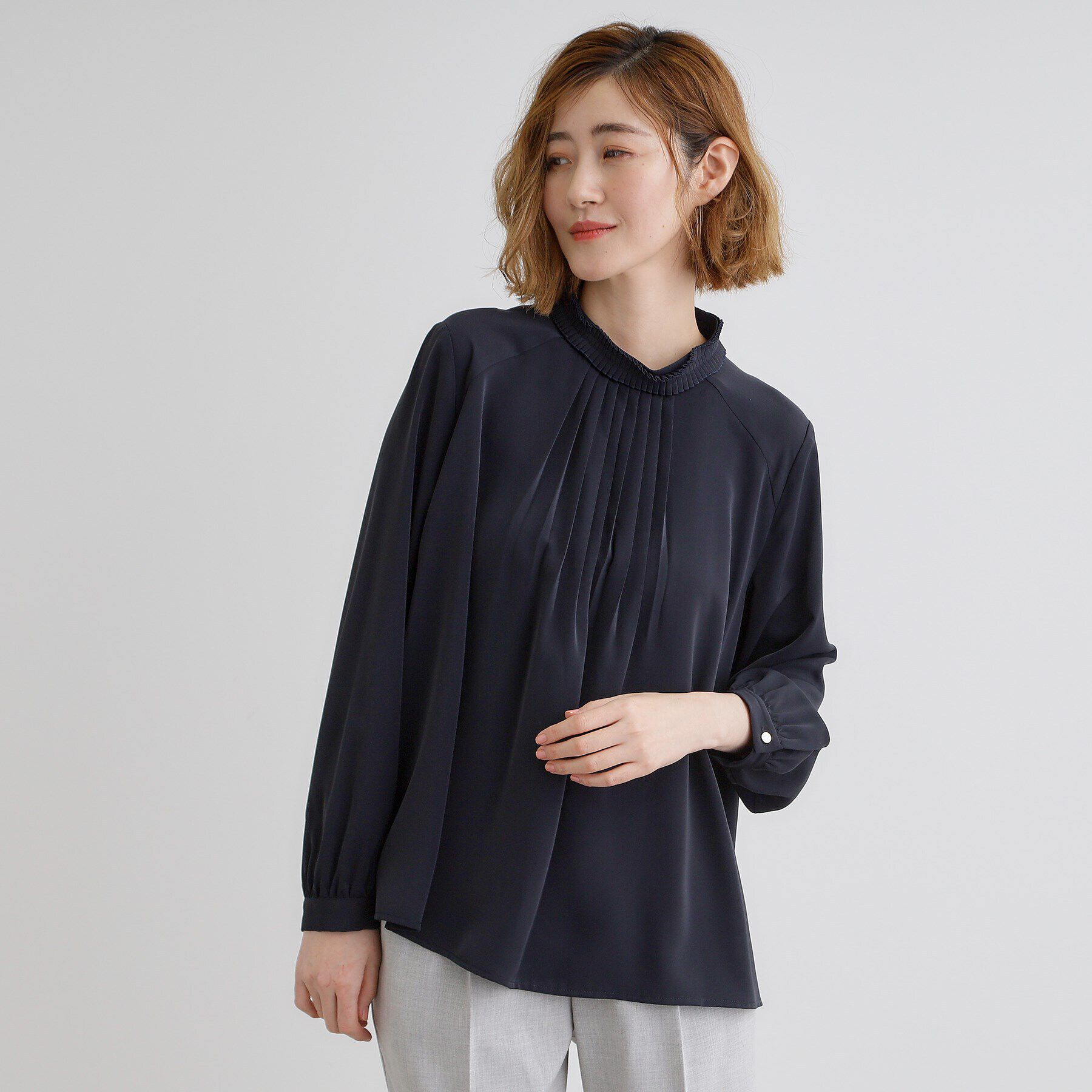 grove「【マシンウォッシュ／防シワ】プリーツネックブラウス」|シャツ・ブラウス|