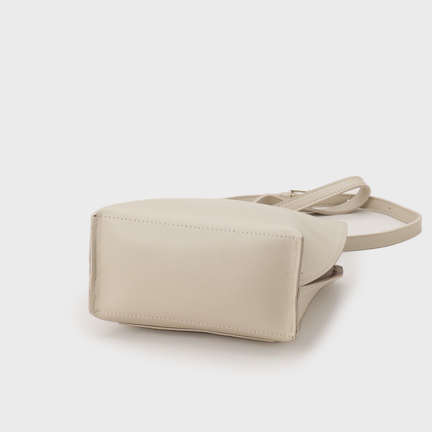 tk.TAKEO KIKUCHI「ラウンドミニショルダー」|ショルダー・メッセンジャー|