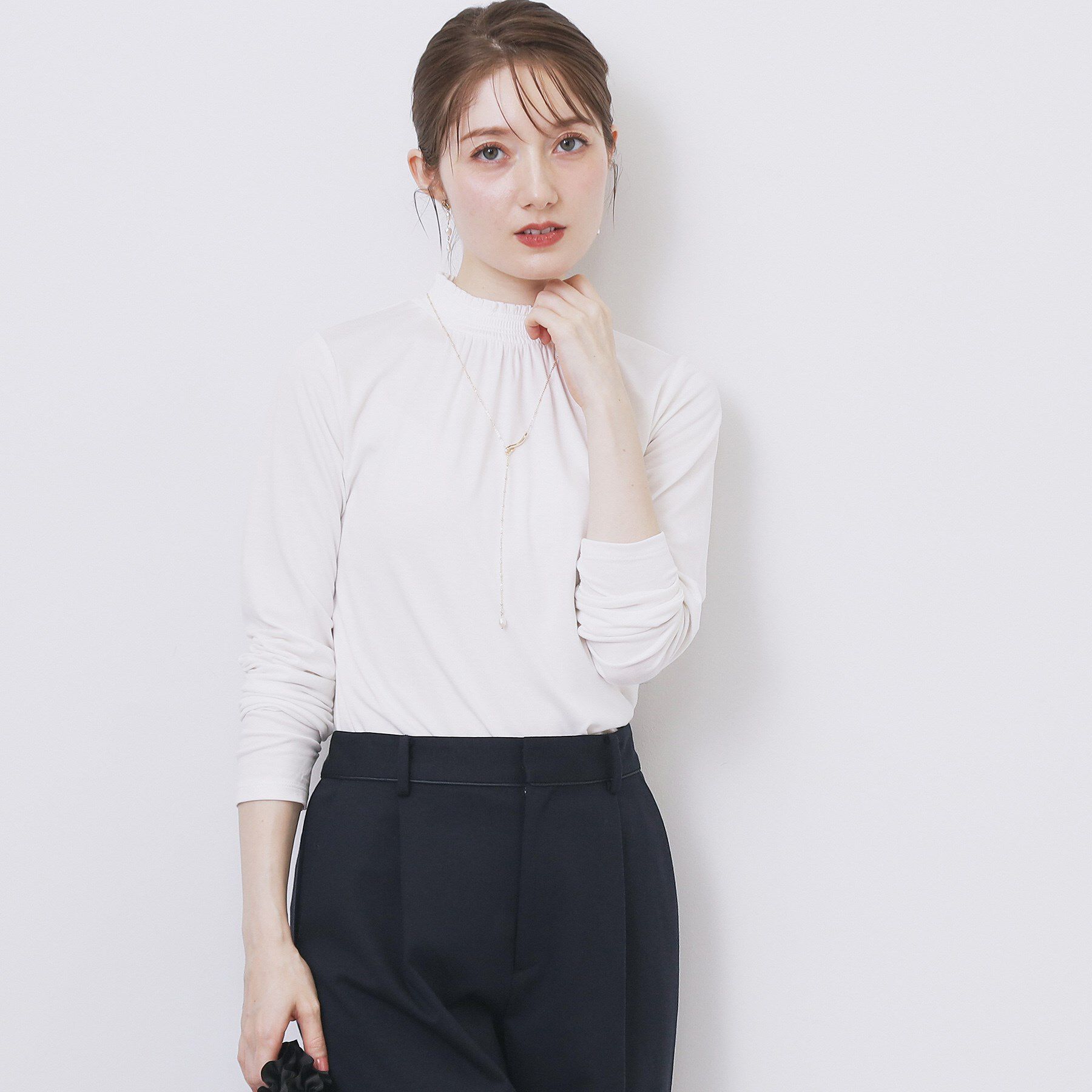 index「シャーリングデザイントップス【洗濯機OK/吸湿発熱】」|Tシャツ・カットソー|オフホワイト(003