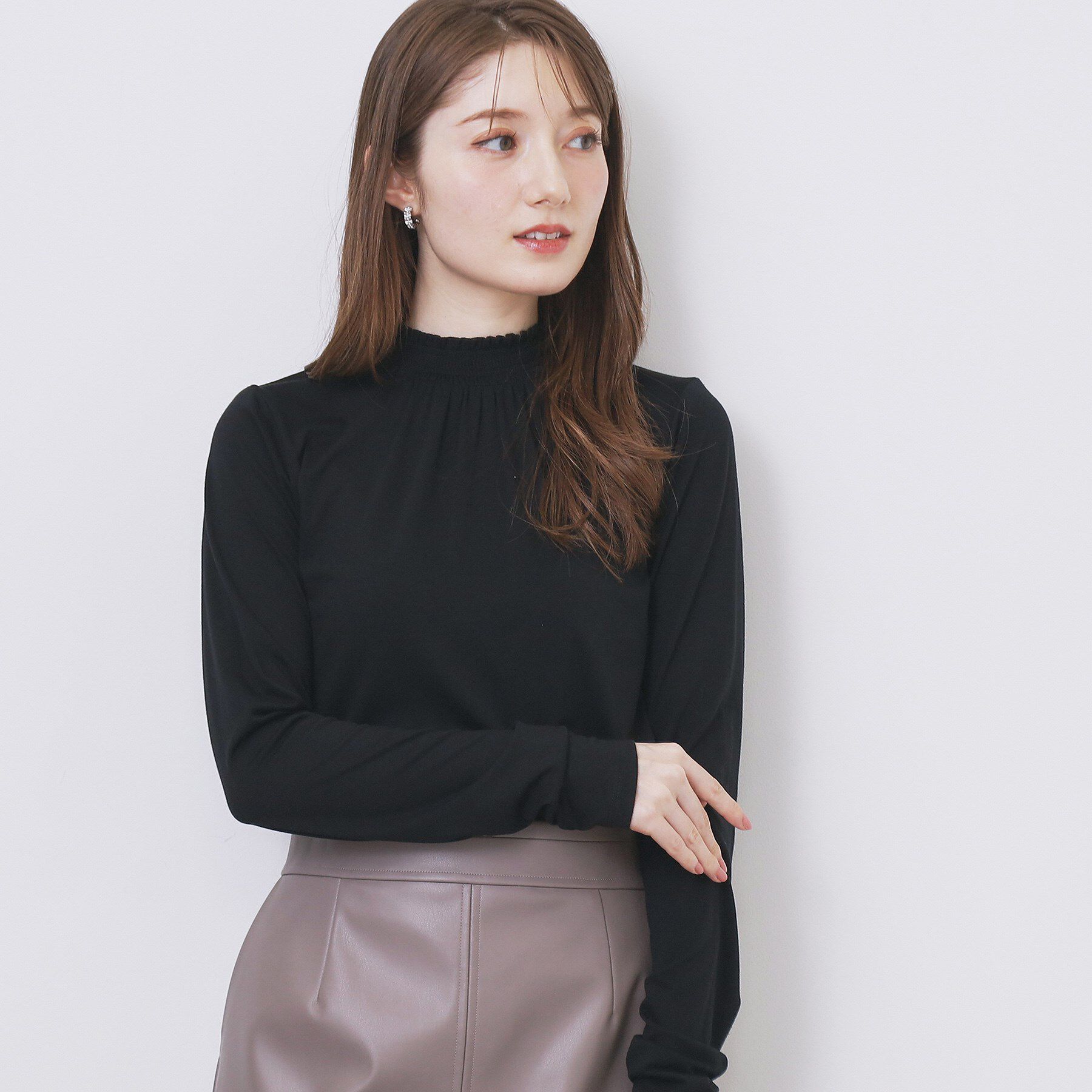 index「シャーリングデザイントップス【洗濯機OK/吸湿発熱】」|Tシャツ・カットソー|ブラック(019)