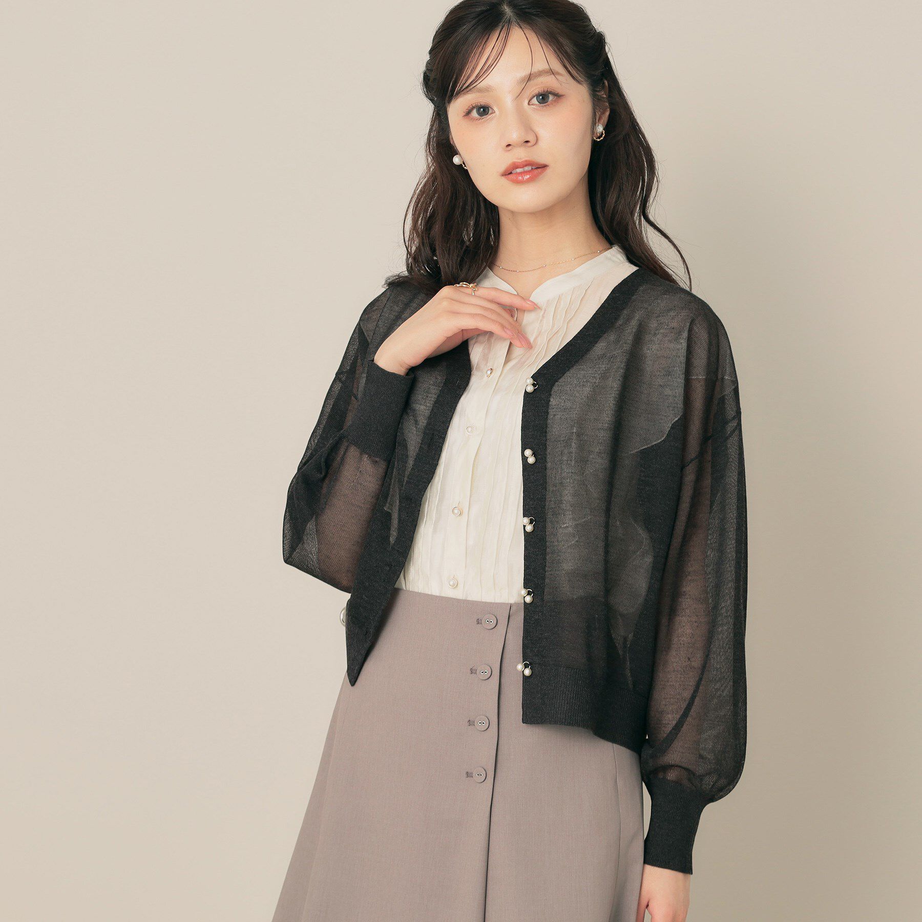 Couture broach「【秋カラー・オシャレな透け感】ダブルパール調シアーカーディガン」|カーディガン|