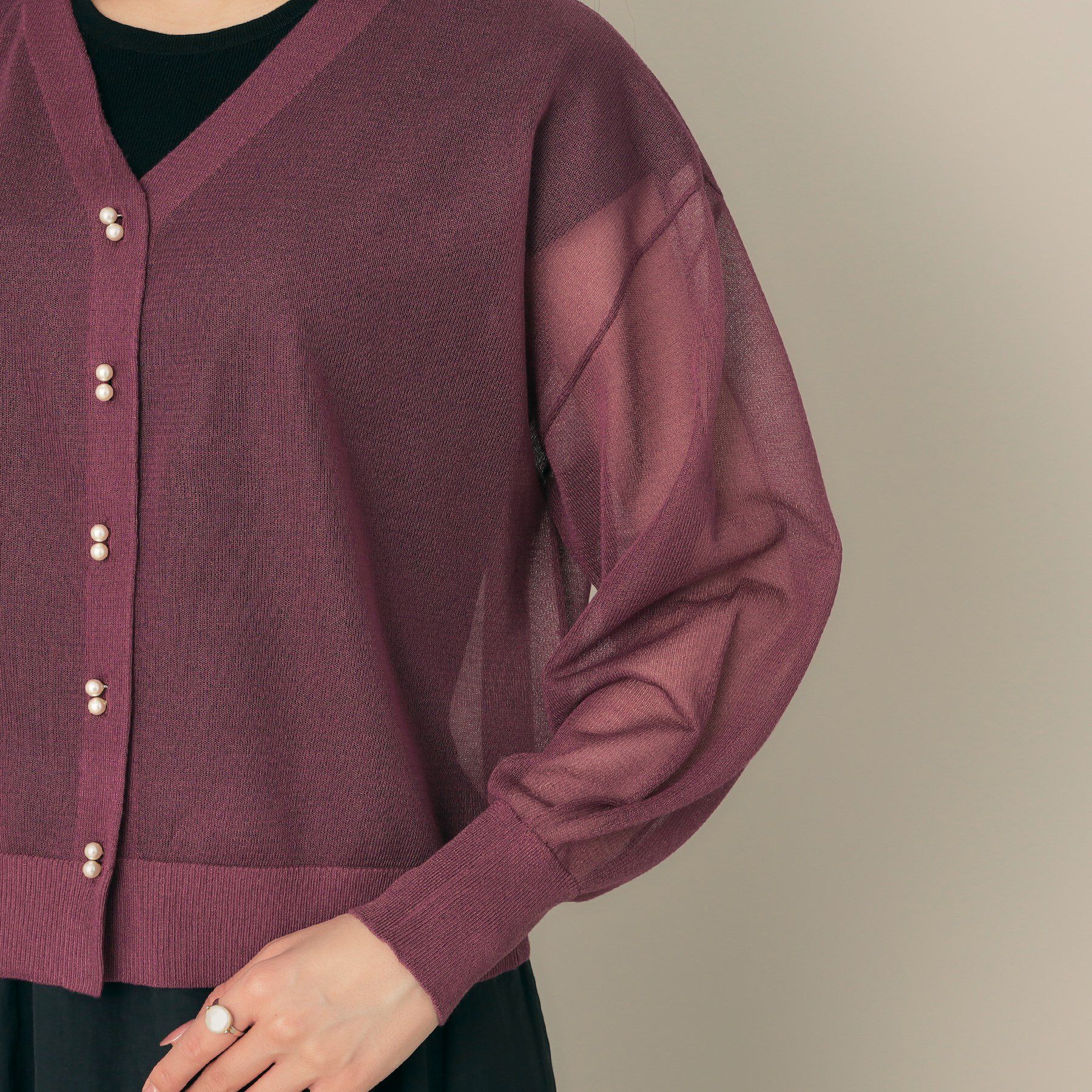 Couture broach「【秋カラー・オシャレな透け感】ダブルパール調シアーカーディガン」|カーディガン|