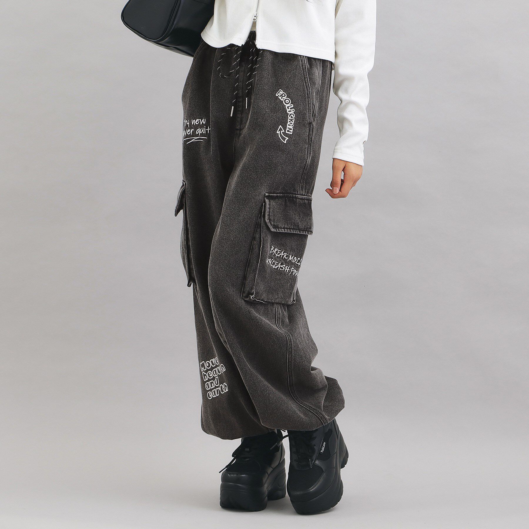 PINK-latte「らくがきデニムカーゴパンツ」|その他|