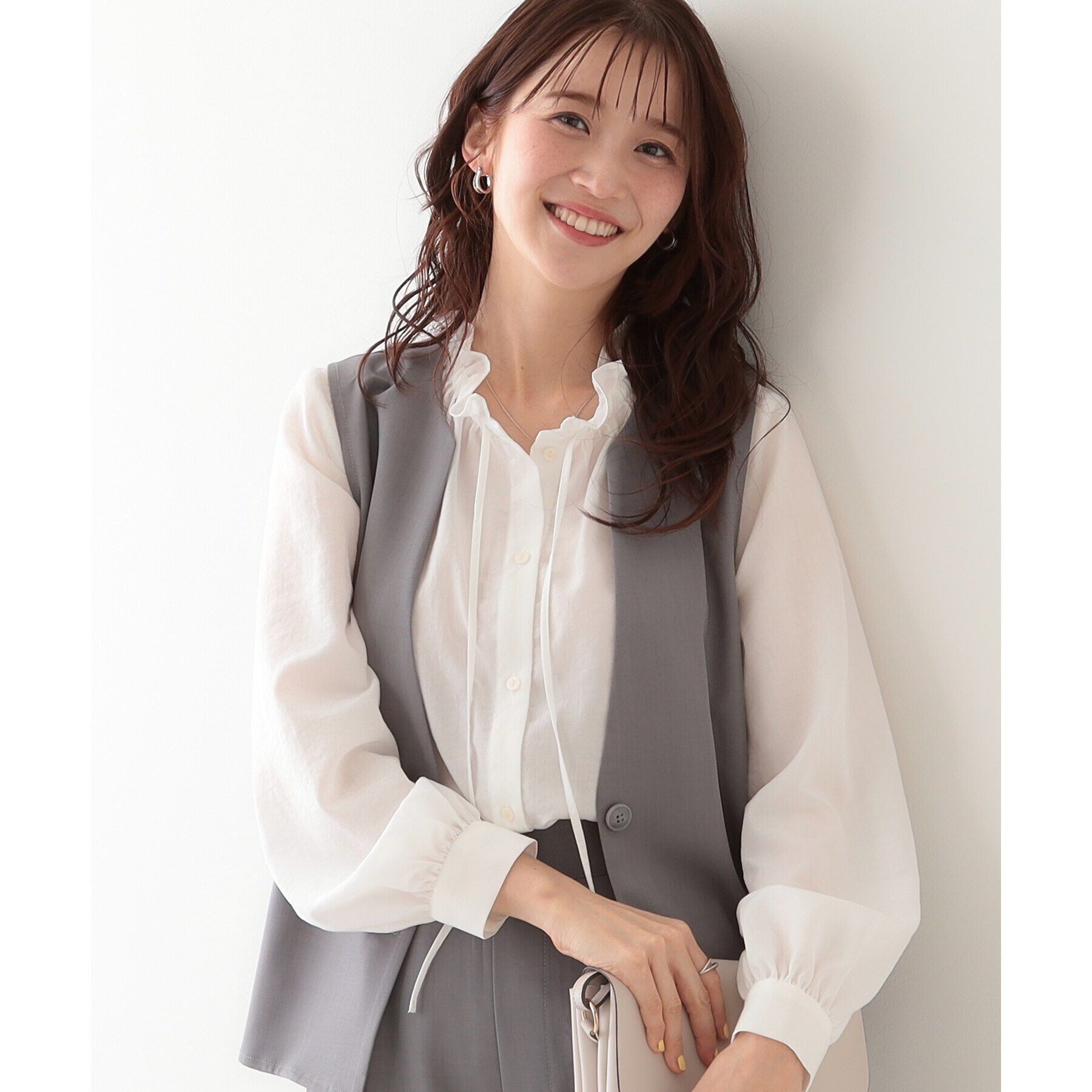 SHOO･LA･RUE「【洗える/UV/吸水速乾/アンチピリング/S-LL】襟フリルデザインシャツ」|シャツ・ブラウス|オフホワイト(003