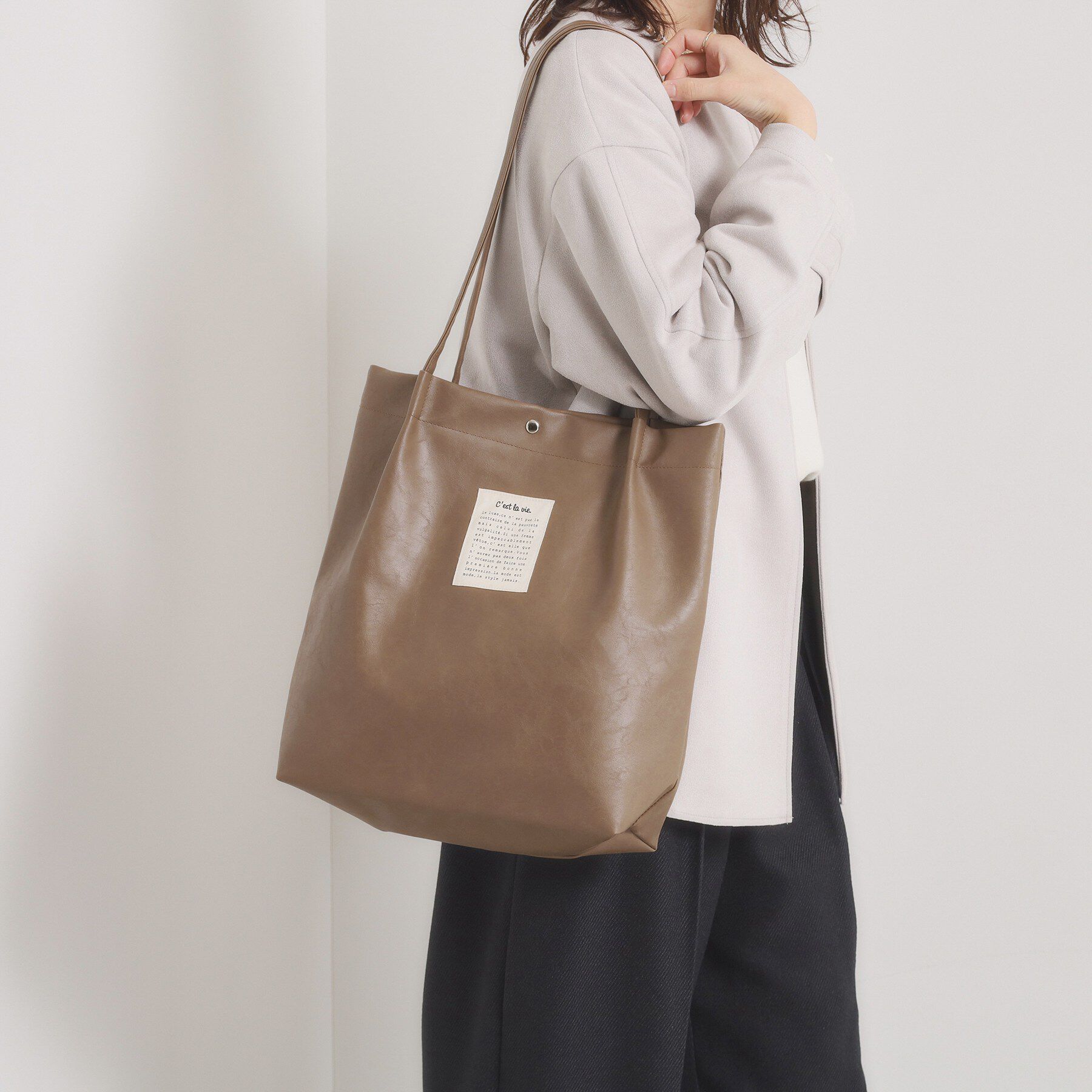 ITS&rsquo;DEMO「【A4対応】合皮ハンドルタックトート」|トートバッグ|ブラウン(043)