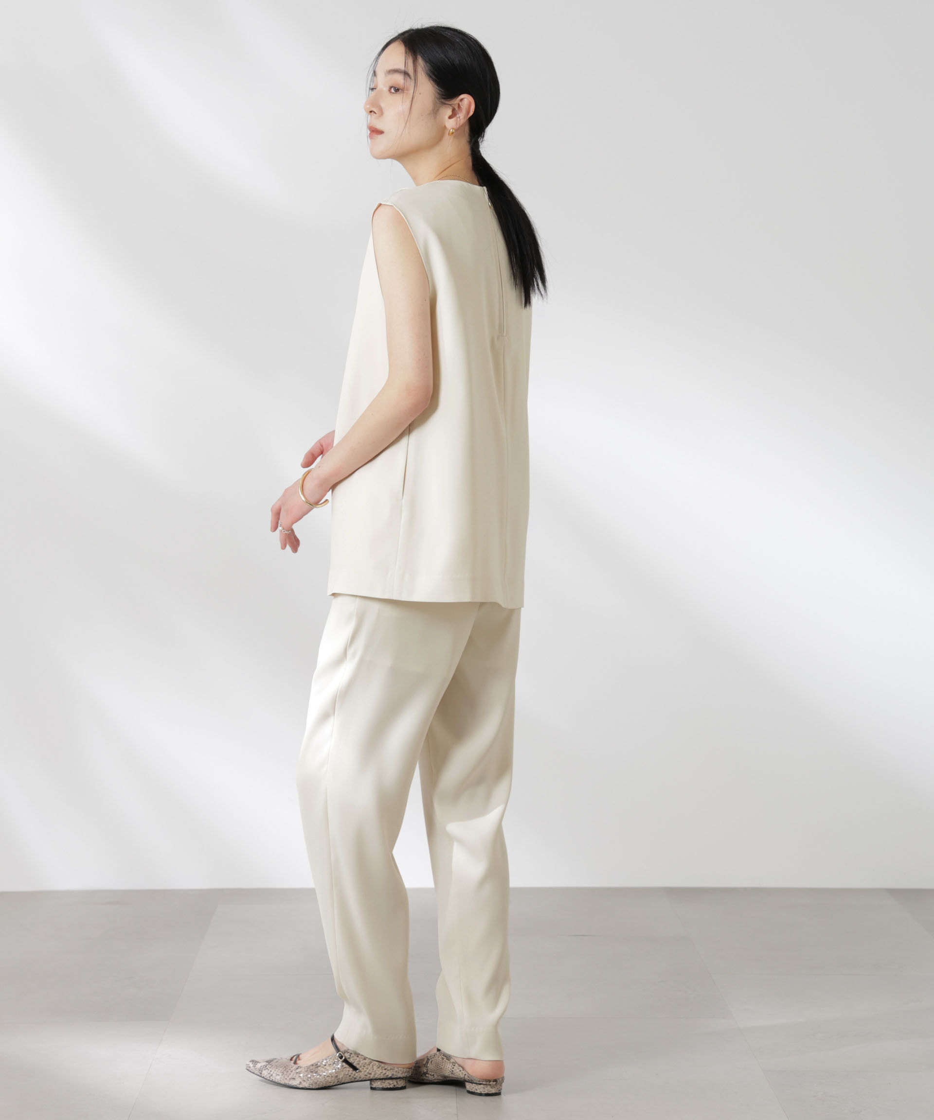 nano･universe「ダブルクロスゴムベルトテーパードパンツ (セットアップ可)」|チノ|