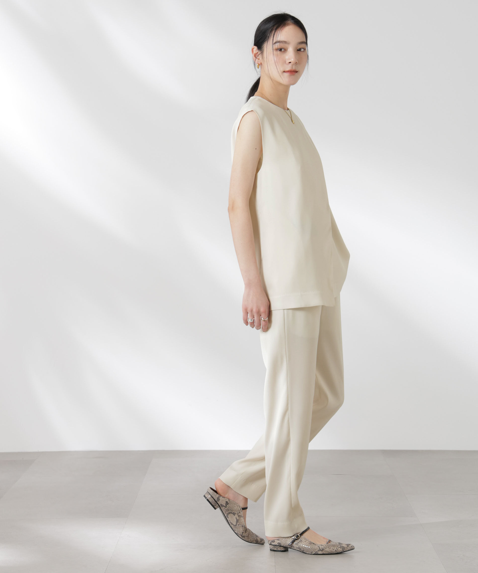 nano･universe「ダブルクロスゴムベルトテーパードパンツ (セットアップ可)」|チノ|