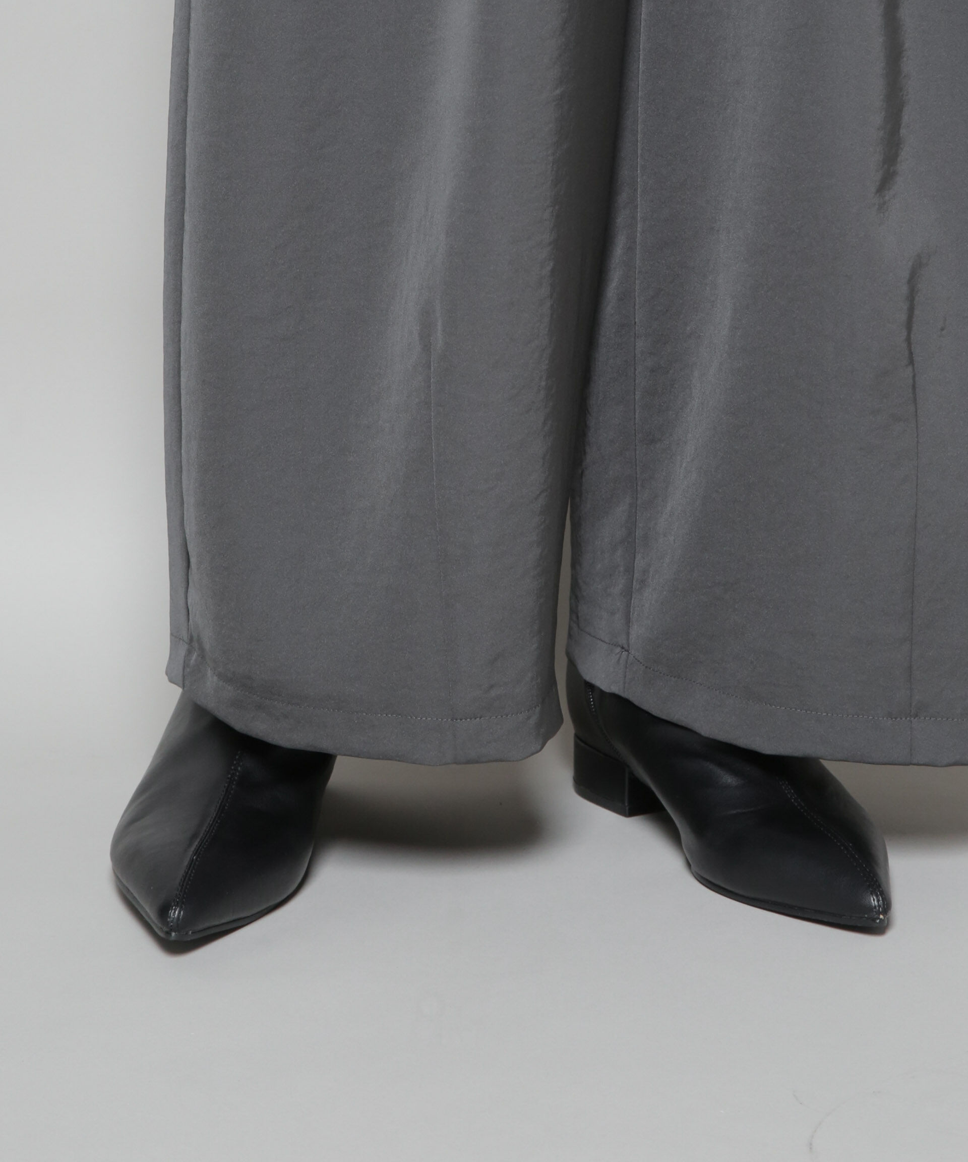 nano･universe「メタルモチーフ付きポインテッドトゥストレッチブーツ」|ショートブーツ|ブラック