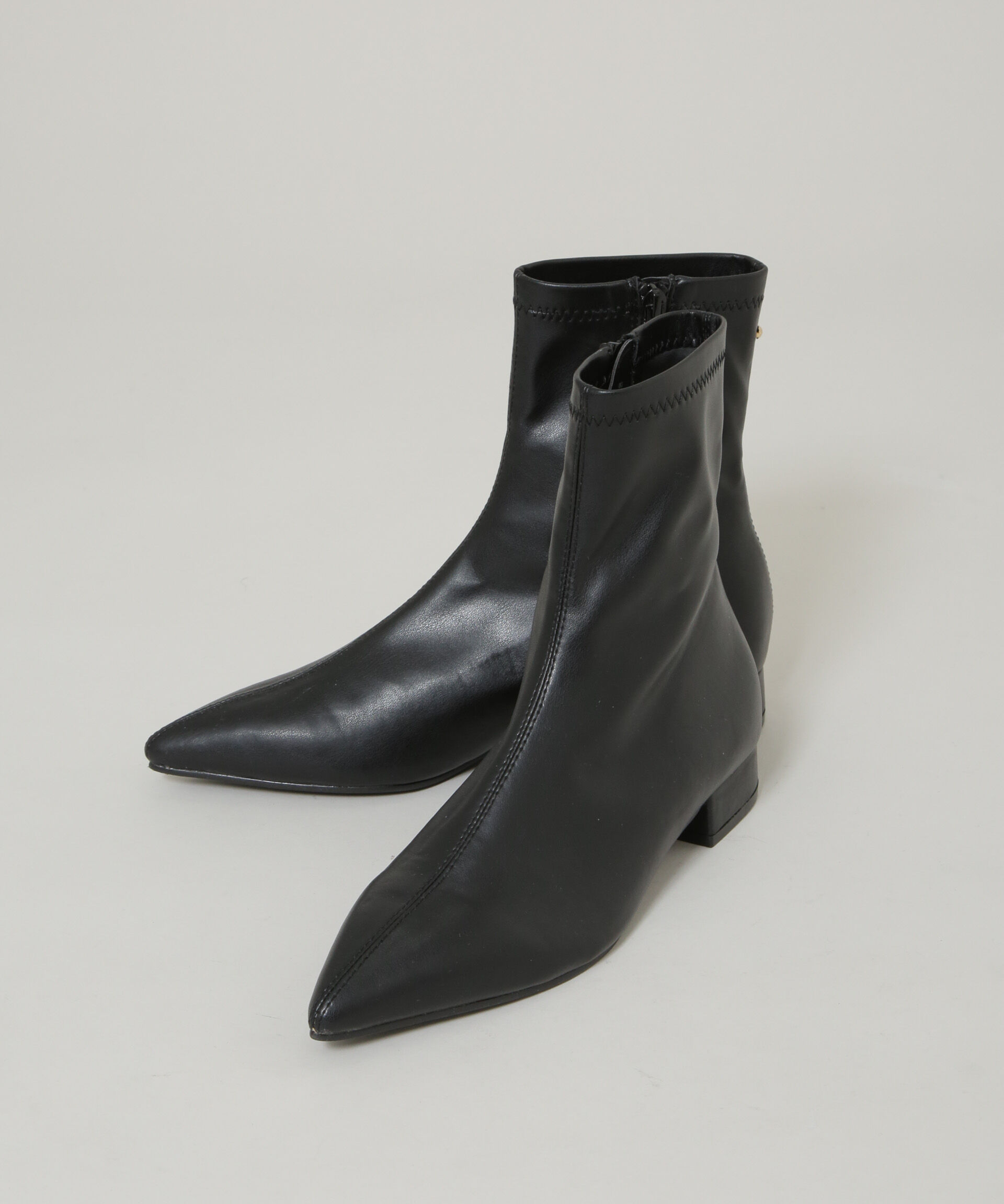 nano･universe「メタルモチーフ付きポインテッドトゥストレッチブーツ」|ショートブーツ|