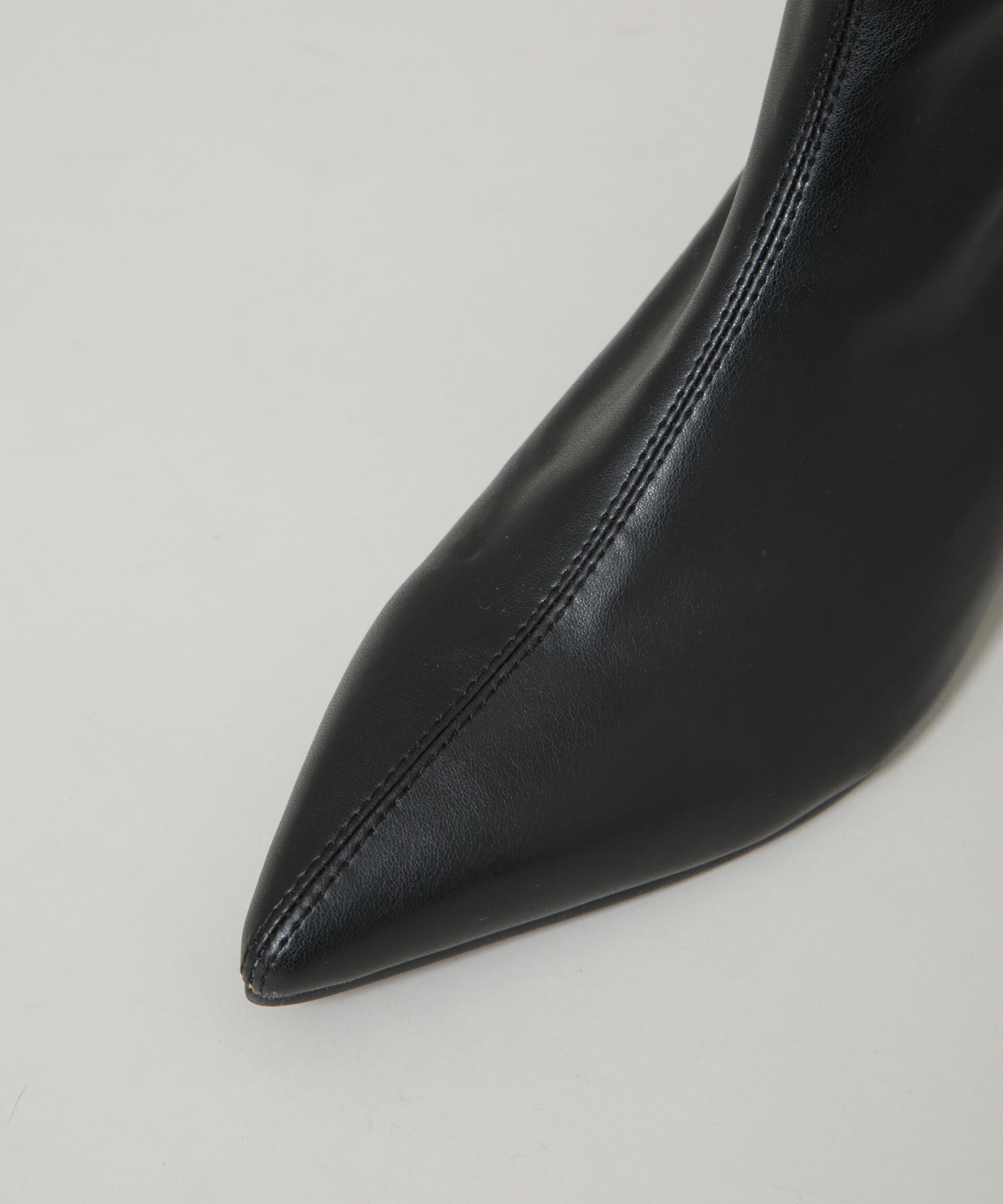 nano･universe「メタルモチーフ付きポインテッドトゥストレッチブーツ」|ショートブーツ|