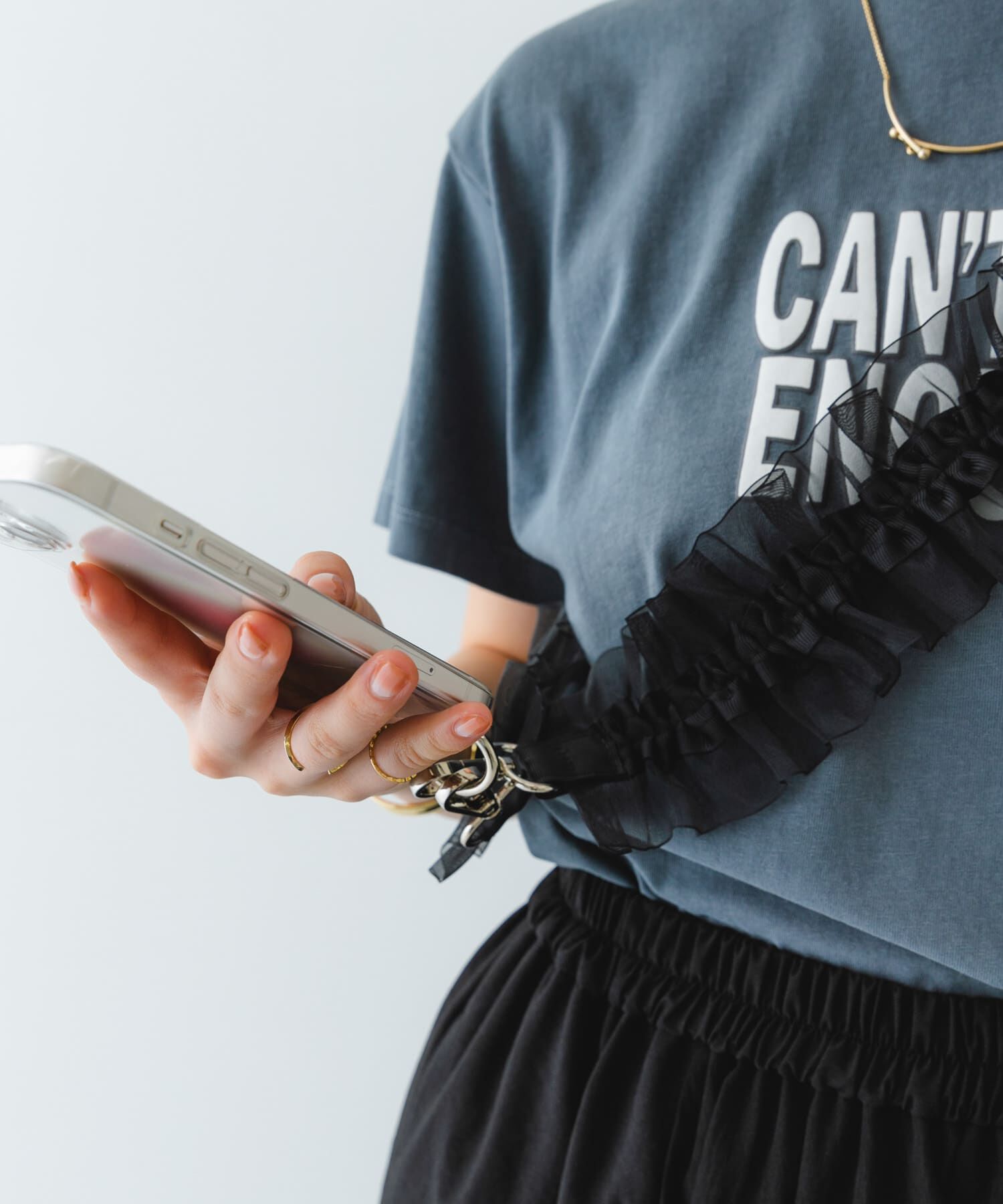 RODE SKO「ギャザーチュールストラップ」|モバイルケース|