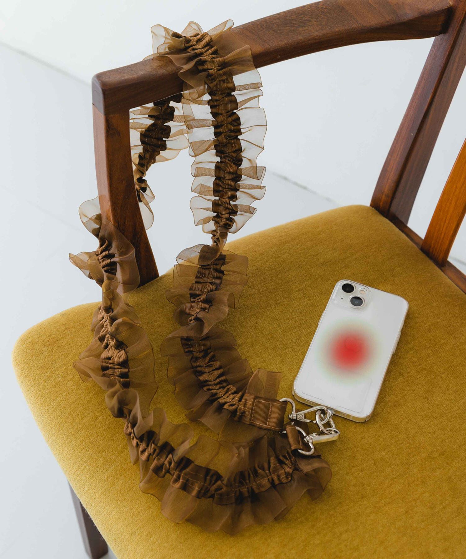 RODE SKO「ギャザーチュールストラップ」|モバイルケース|ブラウン