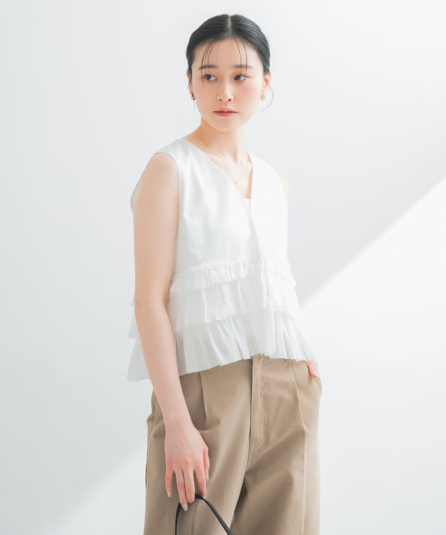 URBAN RESEARCH「ノースリーブフリルブラウス」|シャツ・ブラウス|