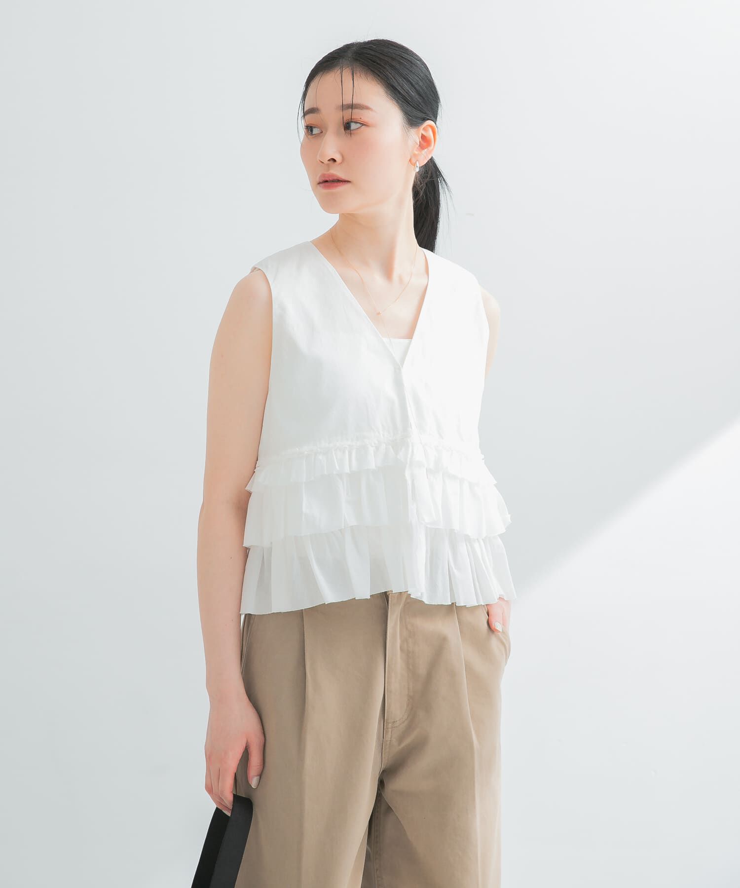 URBAN RESEARCH「ノースリーブフリルブラウス」|シャツ・ブラウス|