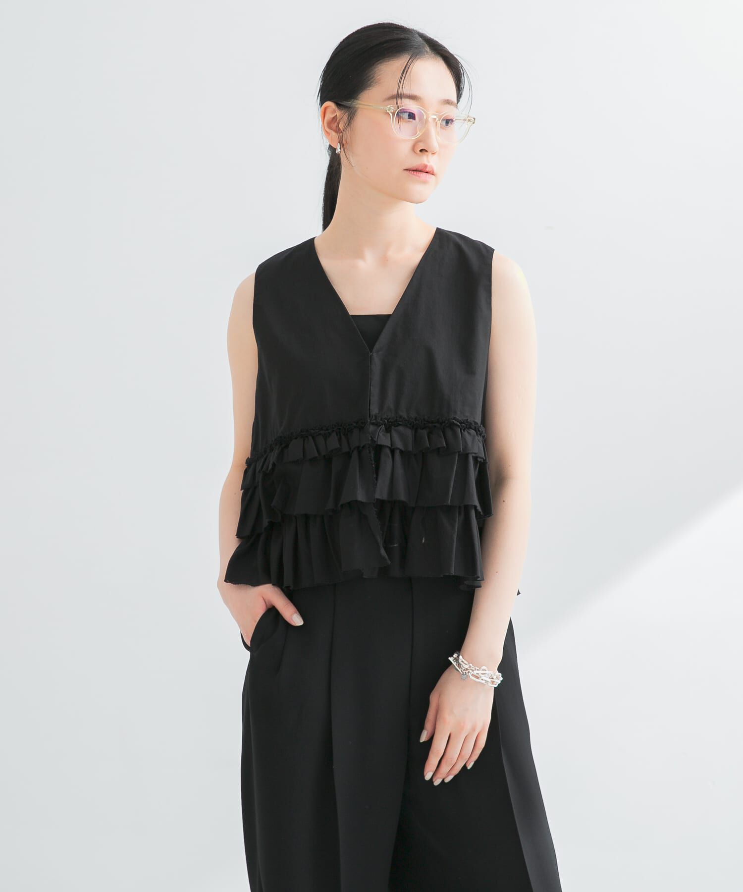 URBAN RESEARCH「ノースリーブフリルブラウス」|シャツ・ブラウス|