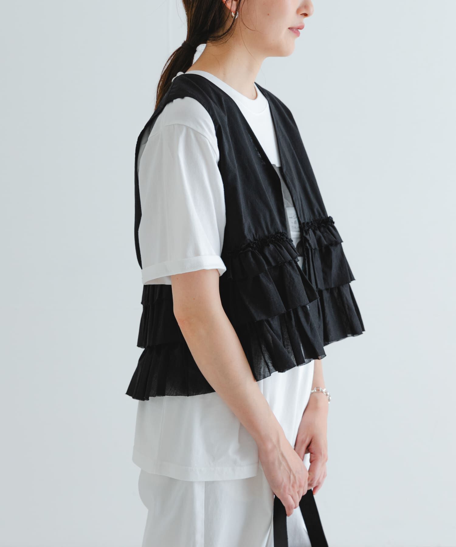 URBAN RESEARCH「ノースリーブフリルブラウス」|シャツ・ブラウス|