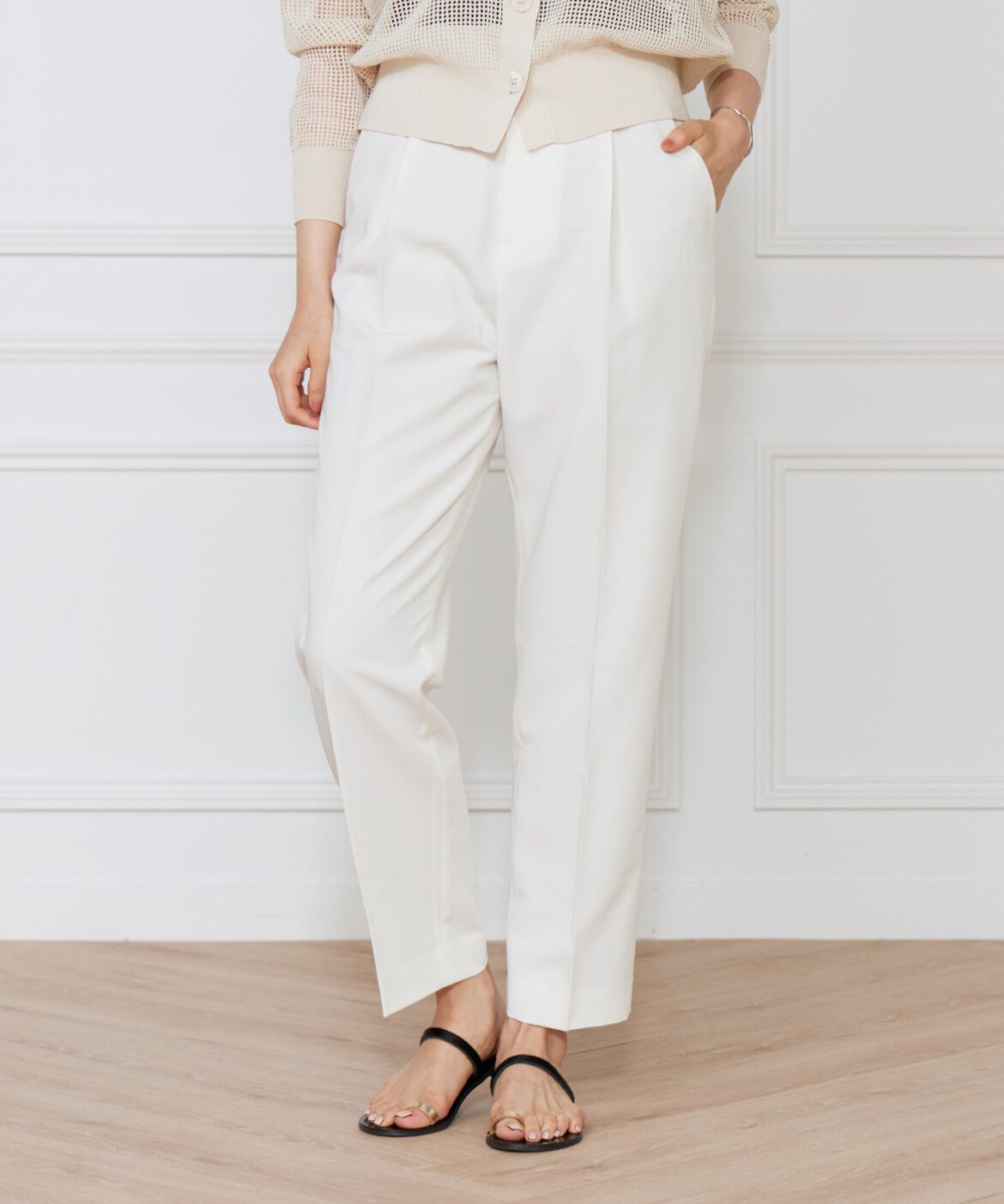 DAY by DAY it&rsquo;s international「タックテーパードパンツ《TRストレッチ》」|スラックス|オフホワイト1