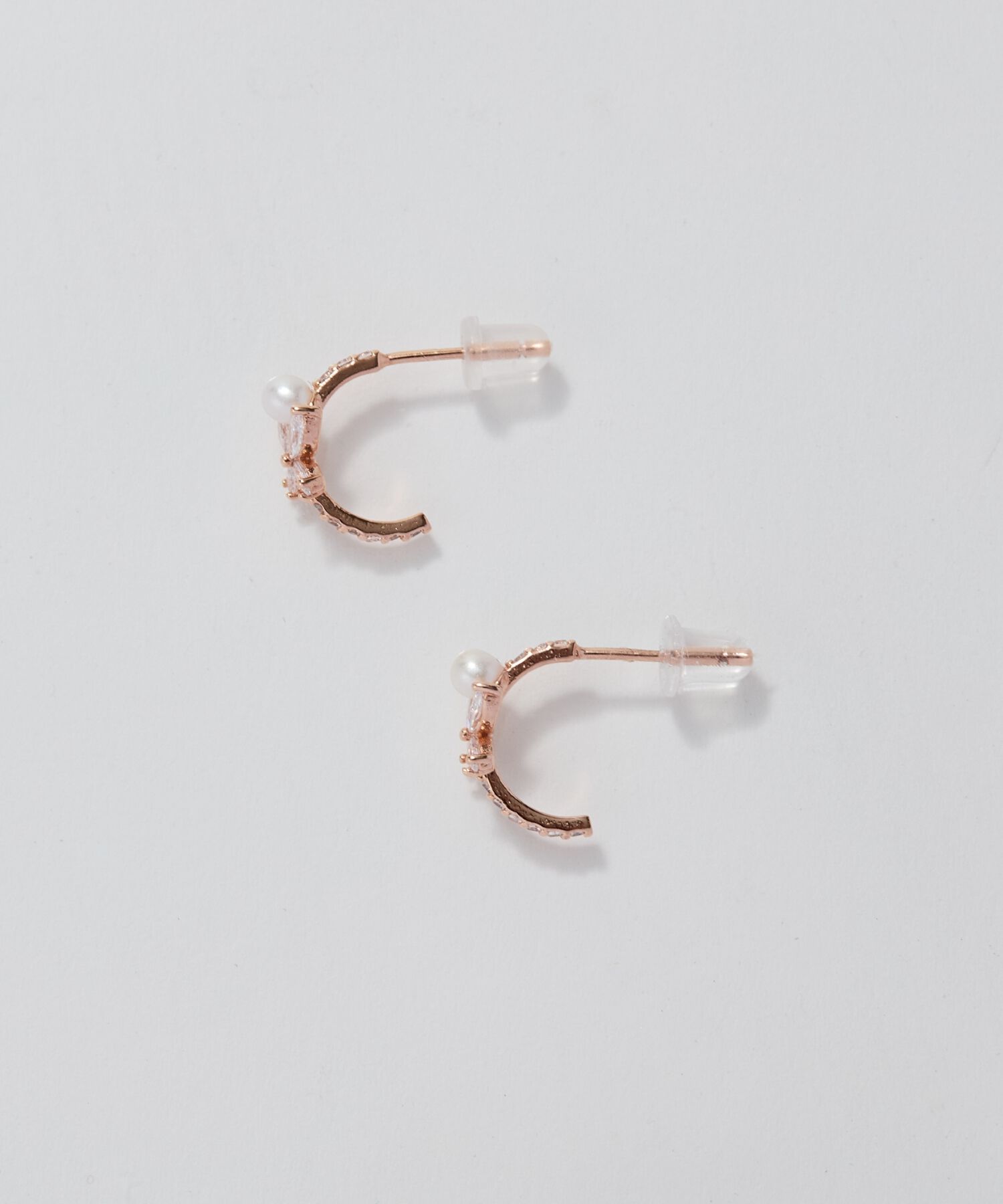 Phoebe「ロマンティックビジューバタフライフープピアス　ローズゴールド」|ピアス|