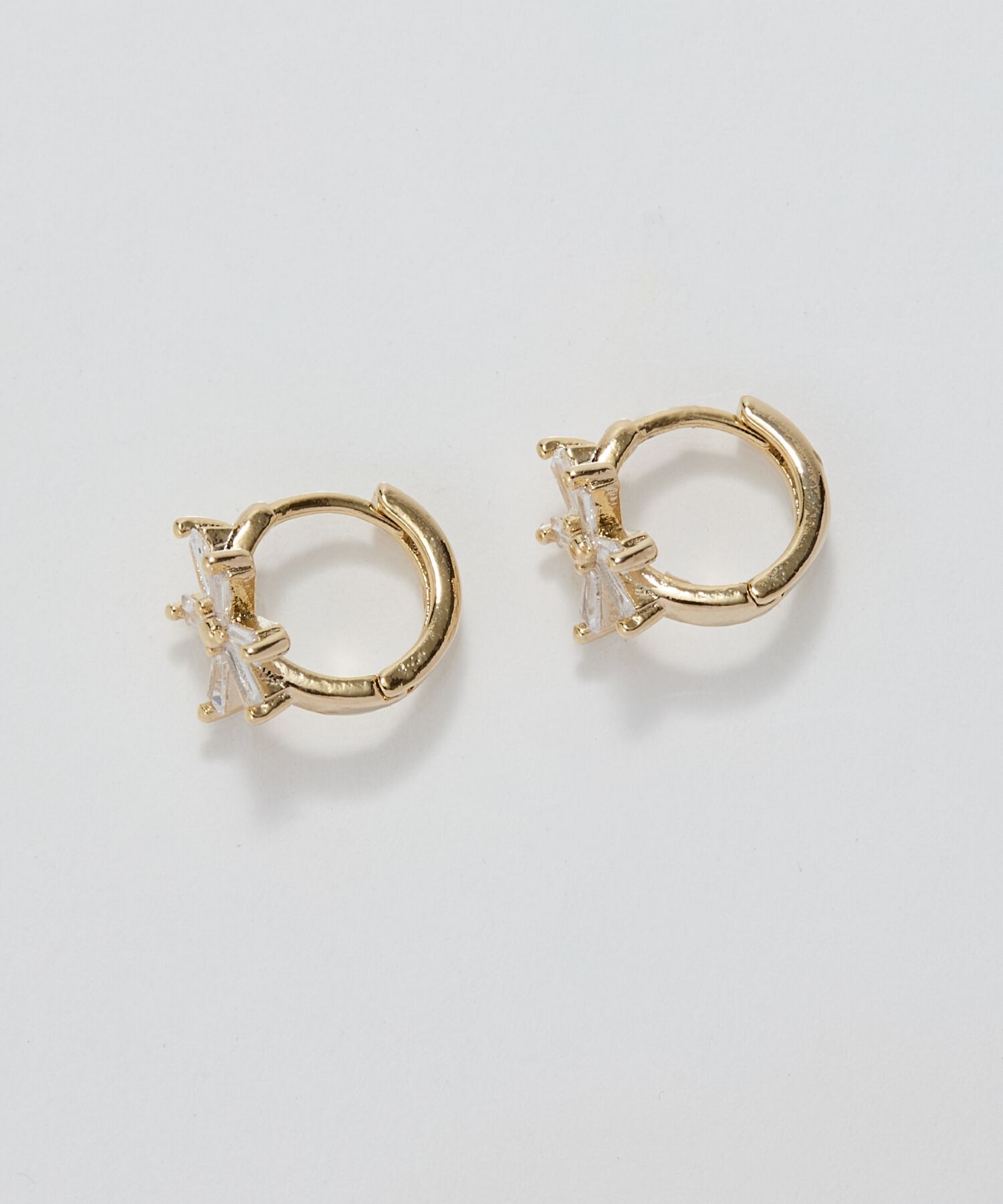 Phoebe「ワンタッチスノーフラークフープピアス」|ピアス|