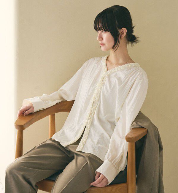 BEAUTY&YOUTH UNITED ARROWS「【WEB限定 Wardrobe DAILY MINIMAL】ラッフル Vネックブラウス ウォッシャブル」|シャツ・ブラウス|