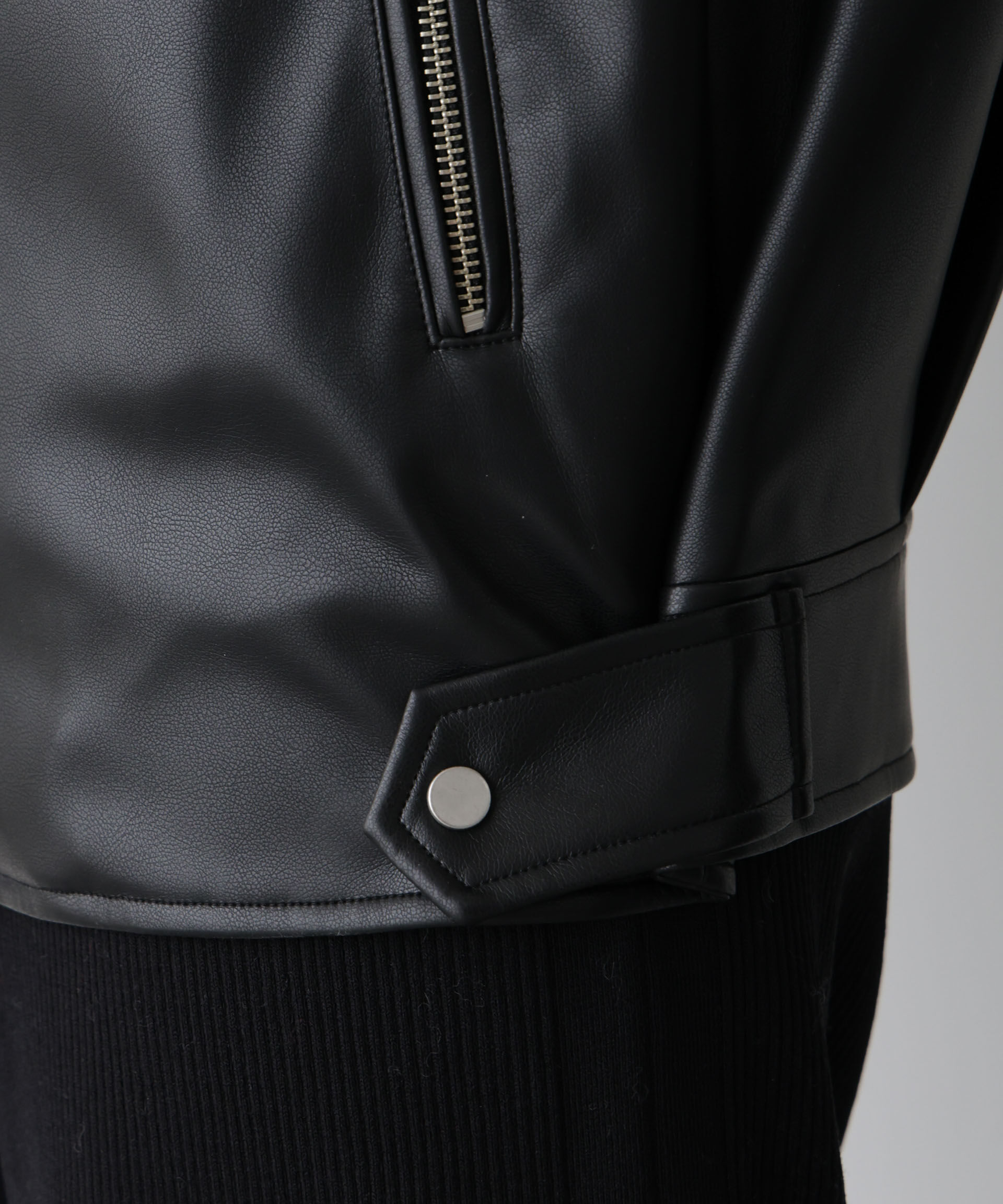  「「STEVELOUR」スタンドフェイクレザージップブルゾン」|ブルゾン・スタジャン|